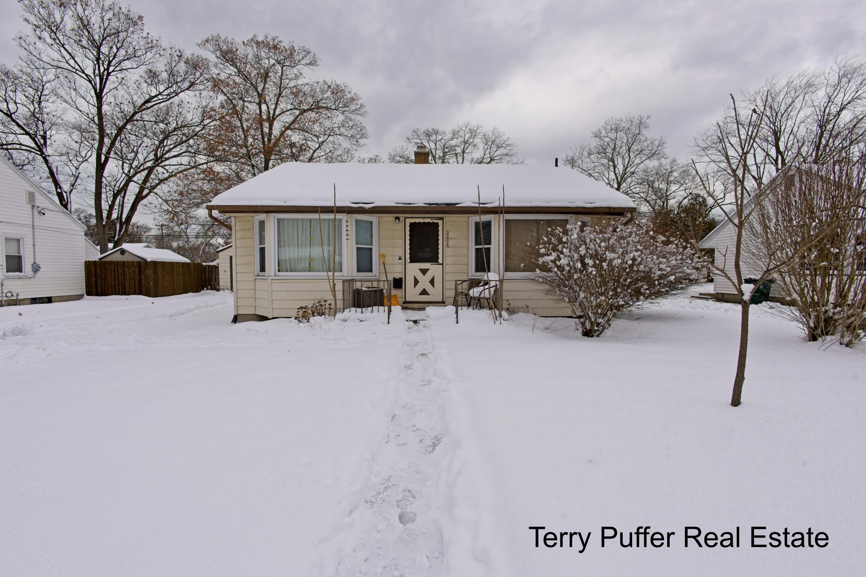 2206 Oak Avenue Muskegon MI 49445