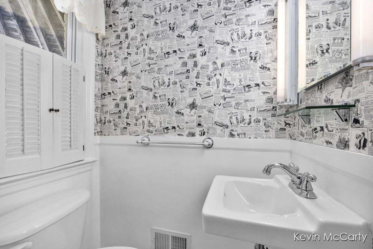 1043 Floral Avenue SE East Grand Rapids MI 49506