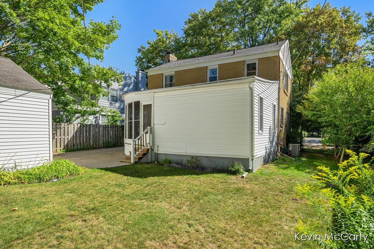 1043 Floral Avenue SE East Grand Rapids MI 49506