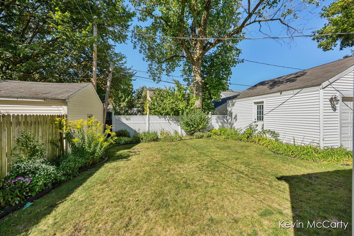 1043 Floral Avenue SE East Grand Rapids MI 49506