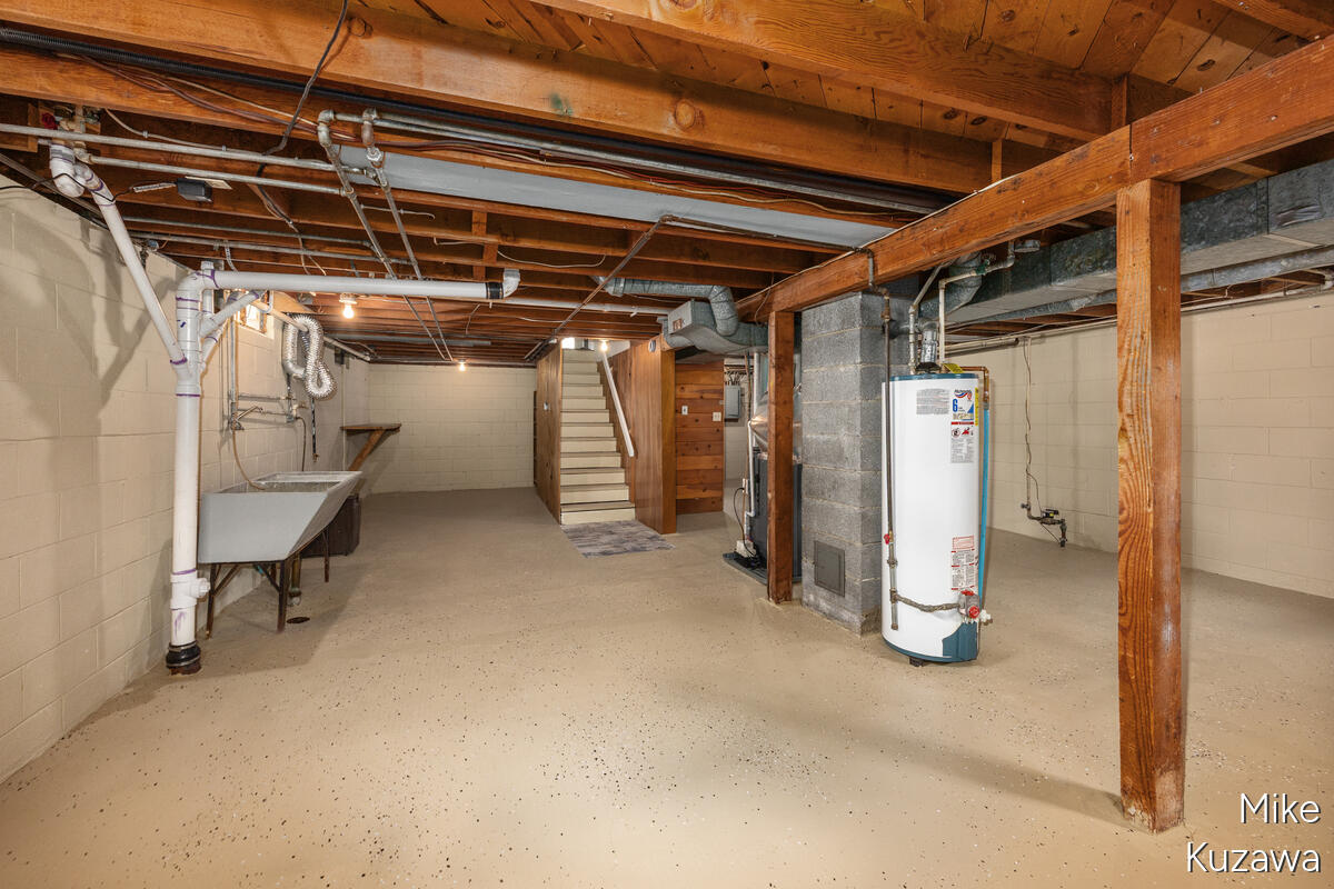 3901 Suburban Shores Drive NE Grand Rapids MI 49525