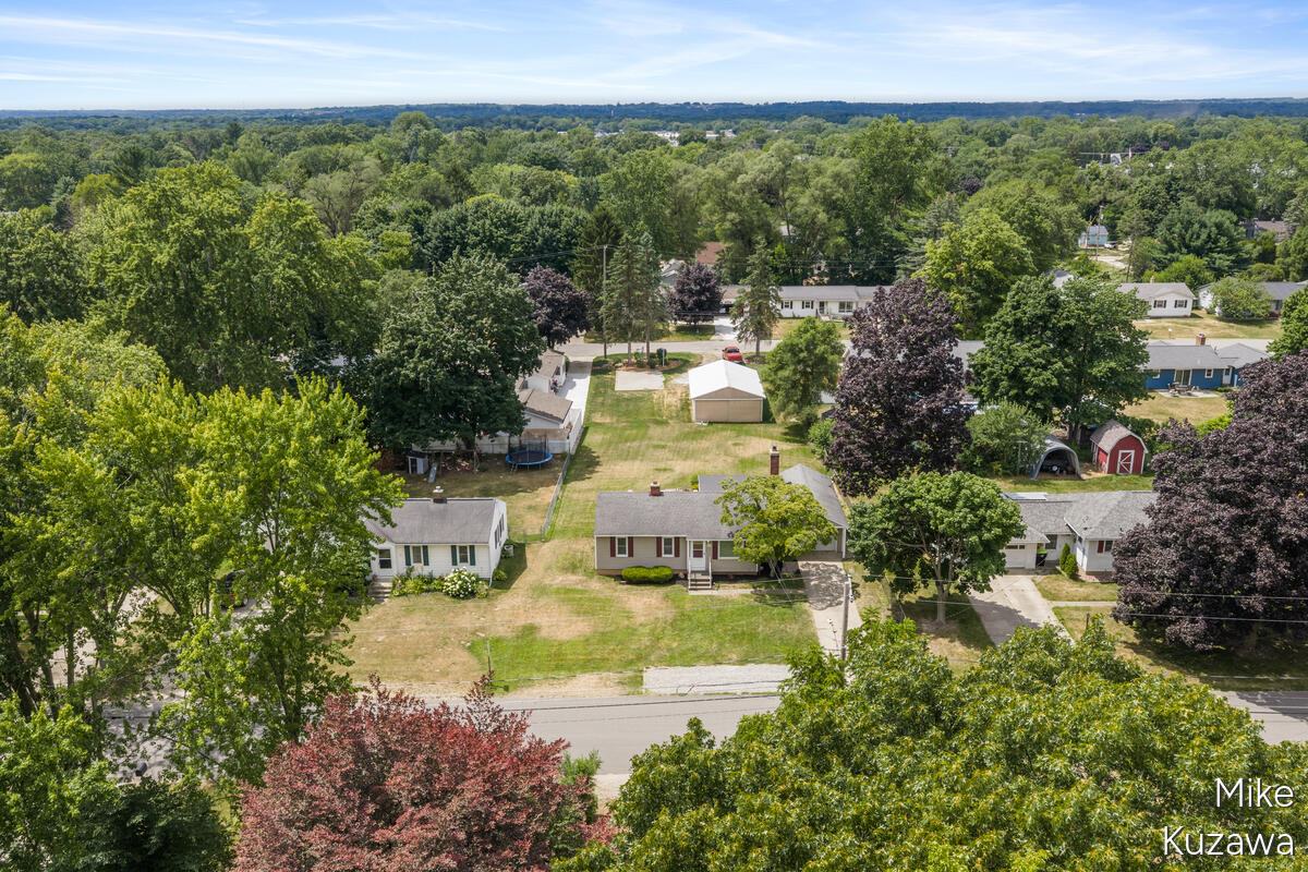 3901 Suburban Shores Drive NE Grand Rapids MI 49525