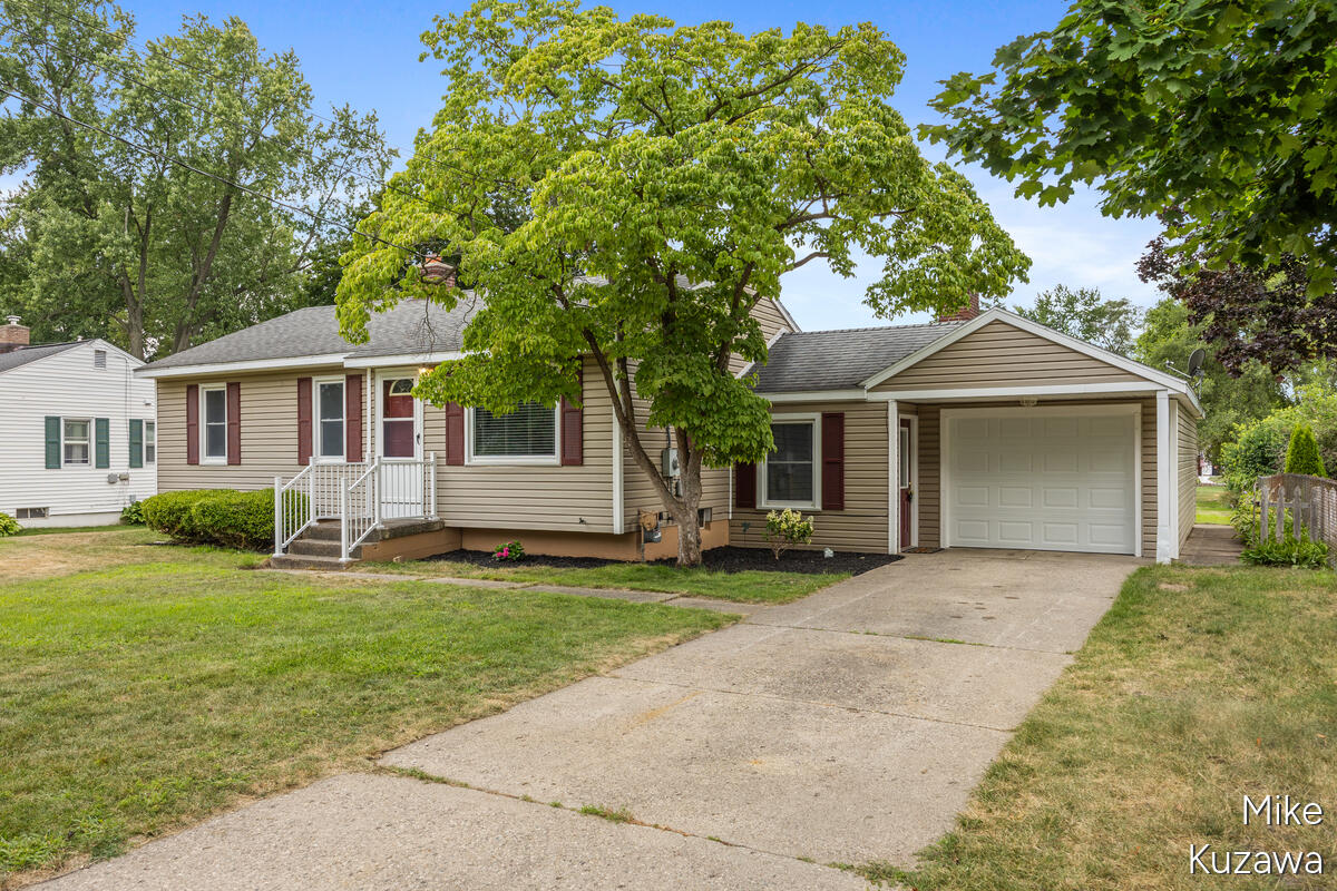 3901 Suburban Shores Drive NE Grand Rapids MI 49525