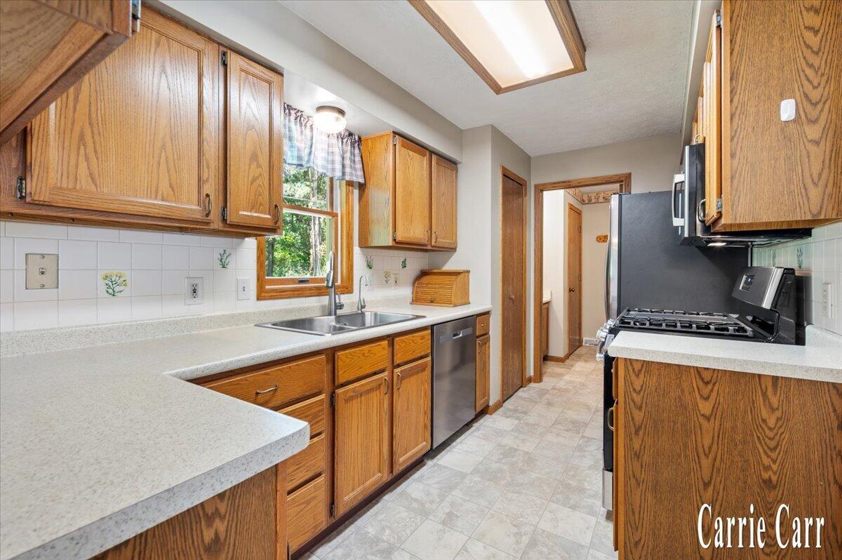 8670 Wolven Avenue NE Rockford MI 49341