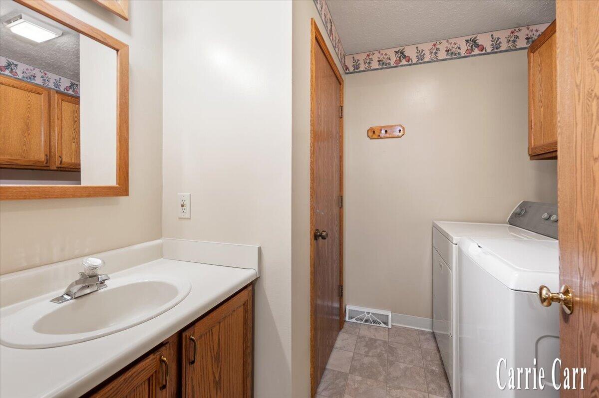 8670 Wolven Avenue NE Rockford MI 49341