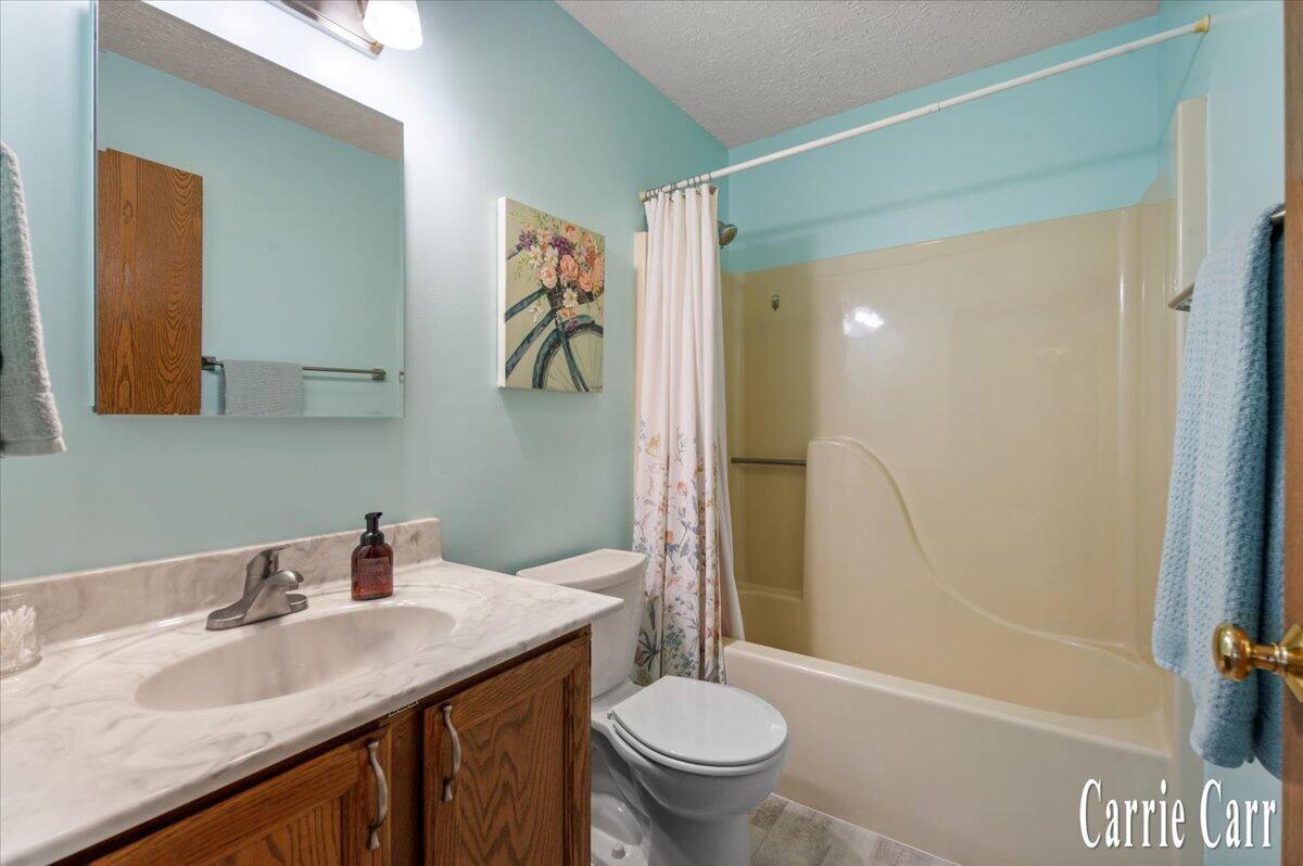 8670 Wolven Avenue NE Rockford MI 49341