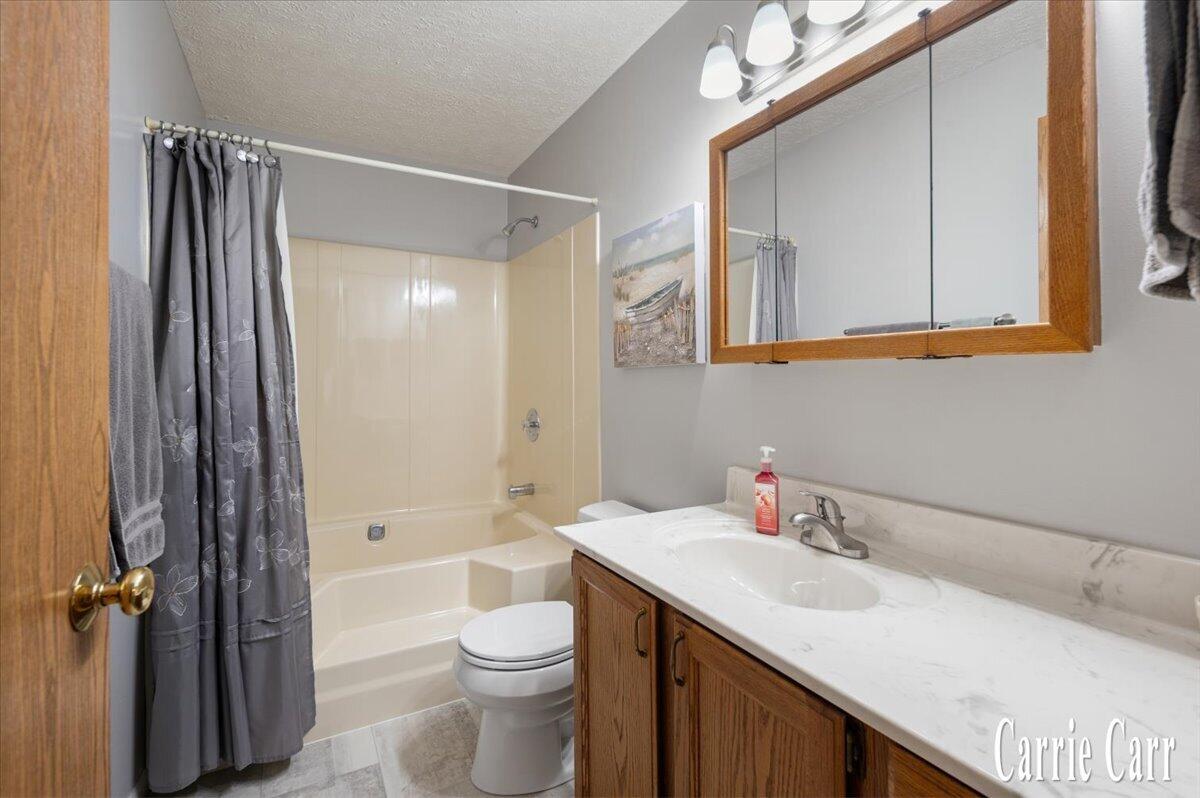 8670 Wolven Avenue NE Rockford MI 49341