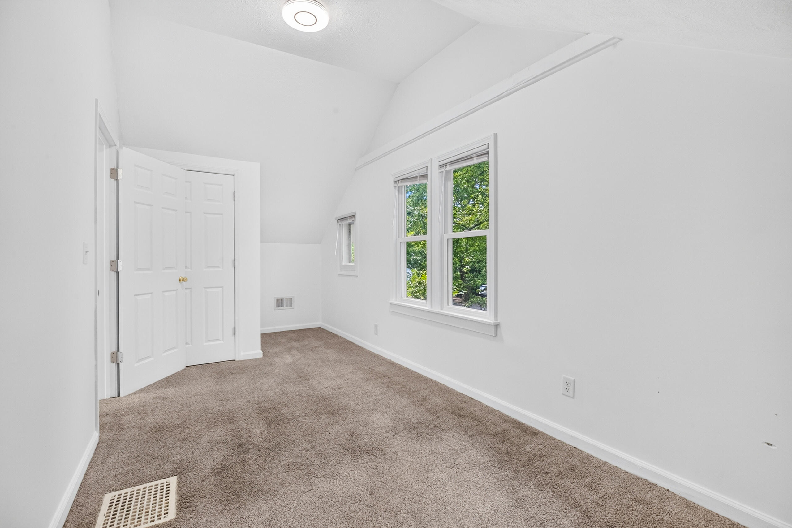 712 Fenimore Avenue Kalamazoo MI 49048