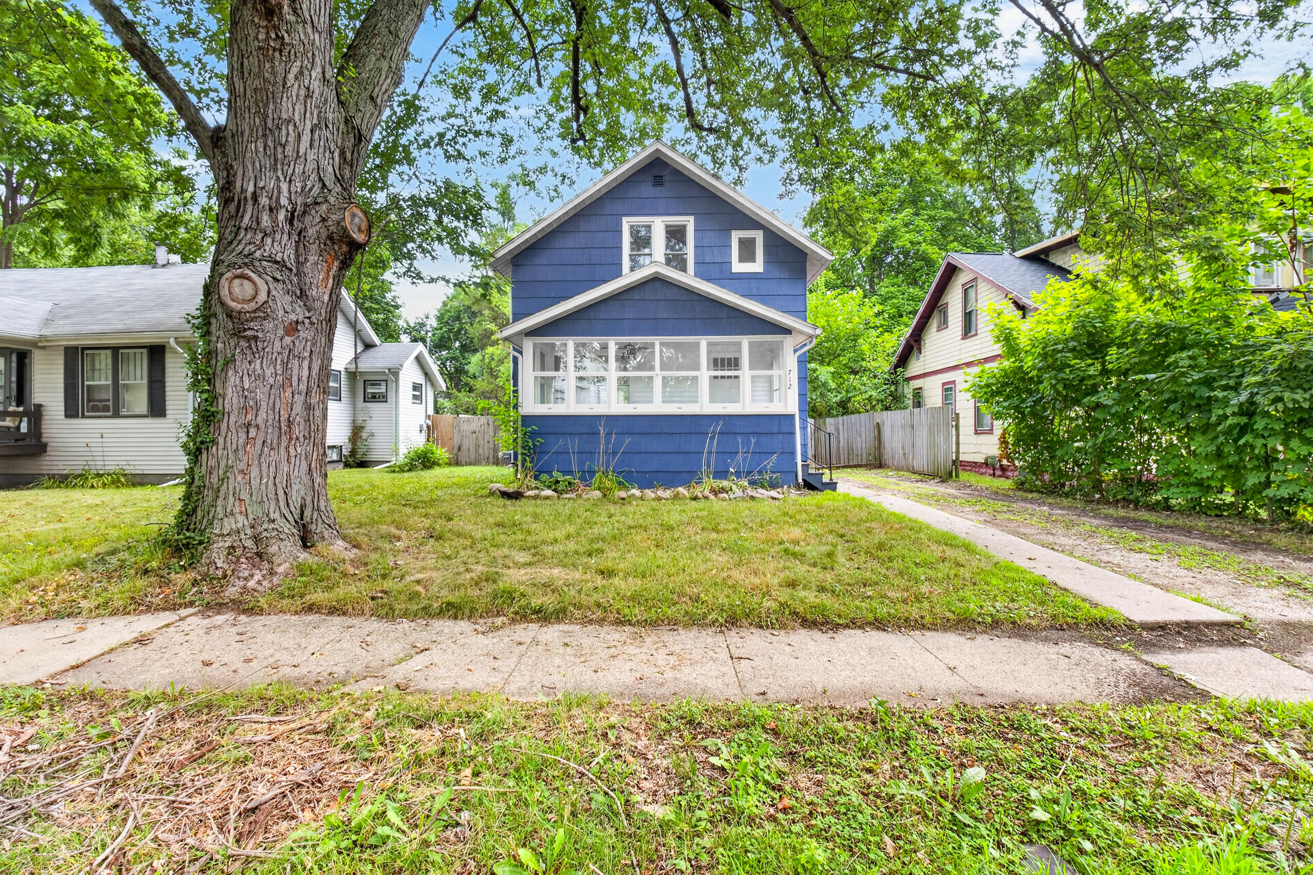712 Fenimore Avenue Kalamazoo MI 49048