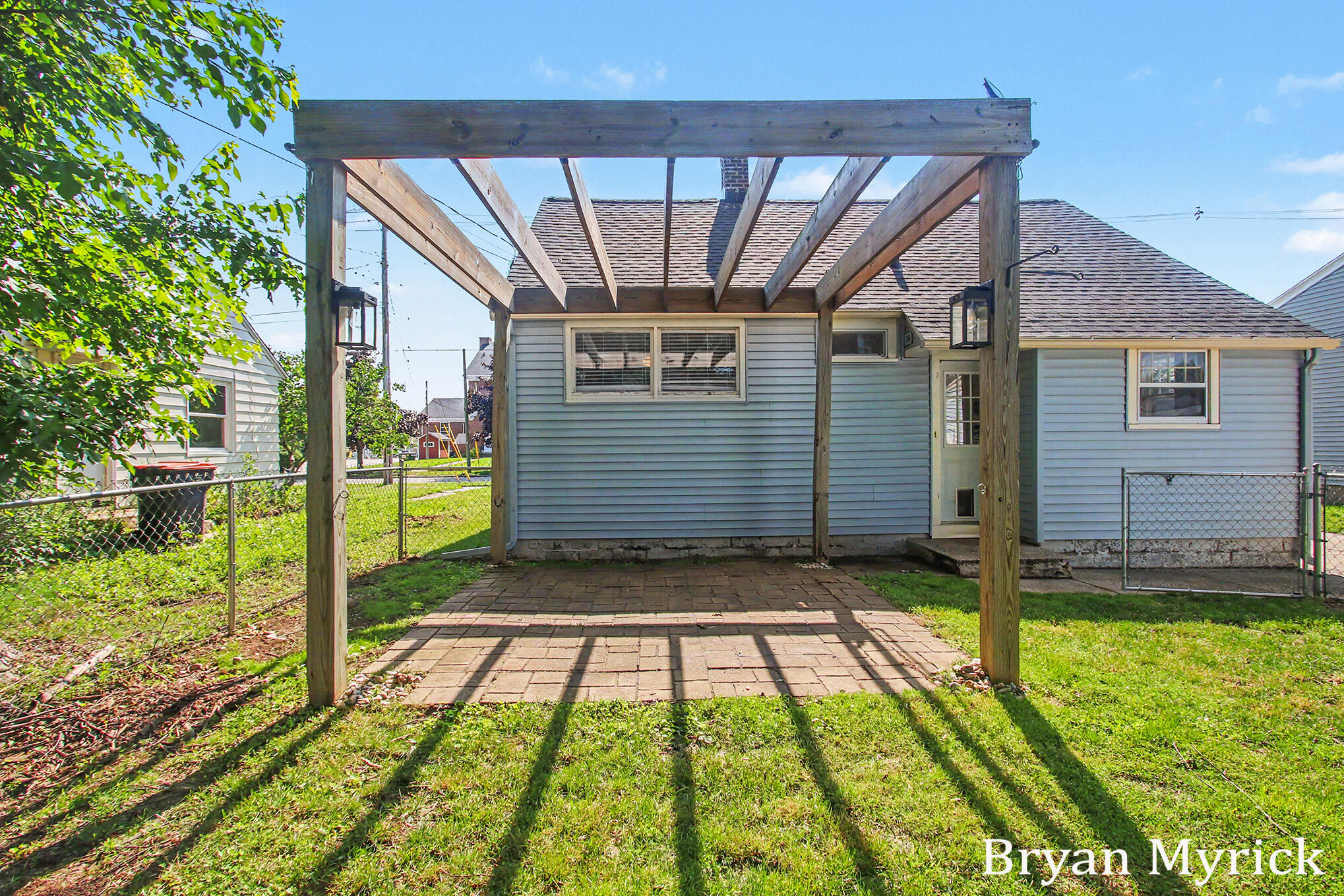 762 Central Holland MI 49423