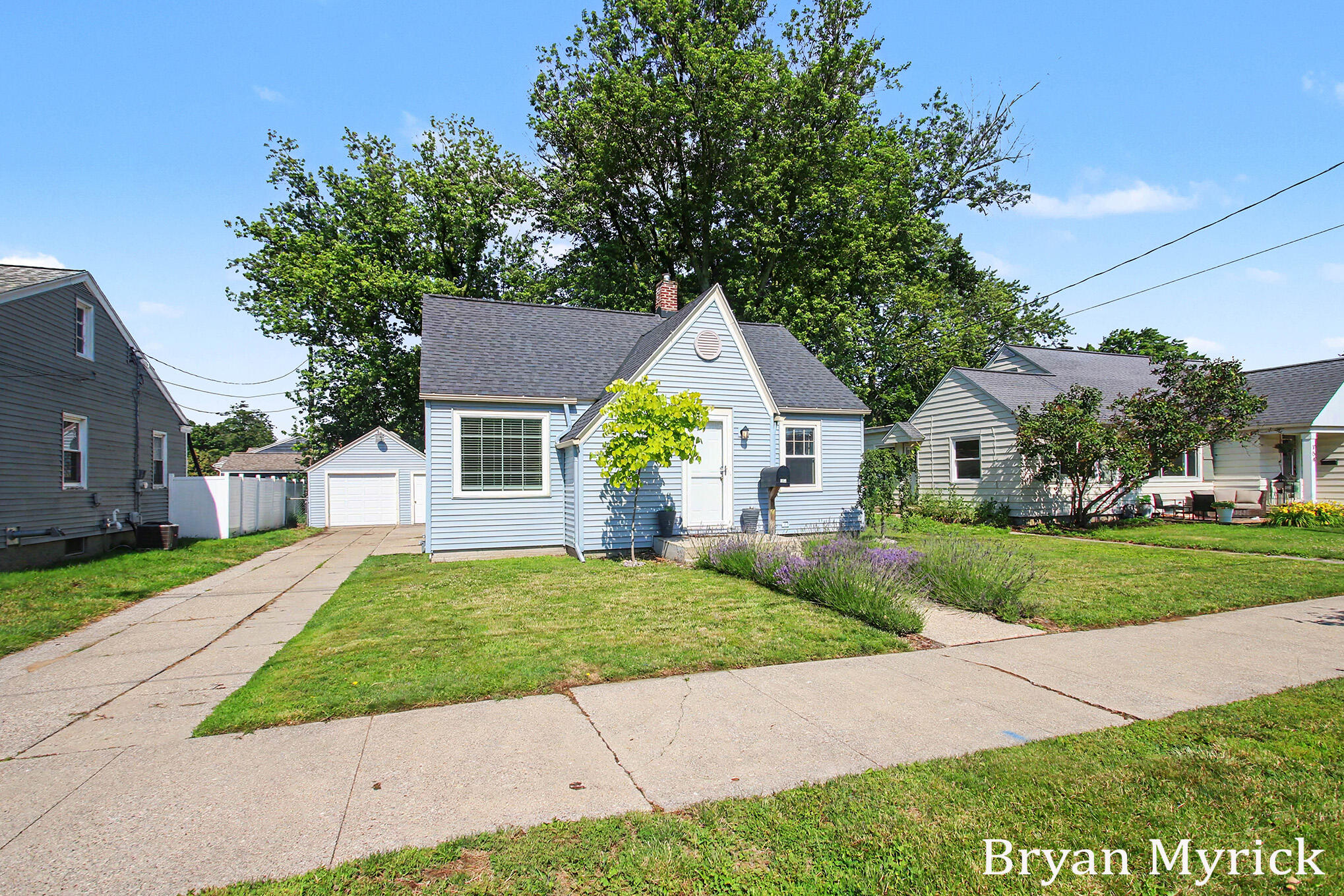 762 Central Holland MI 49423