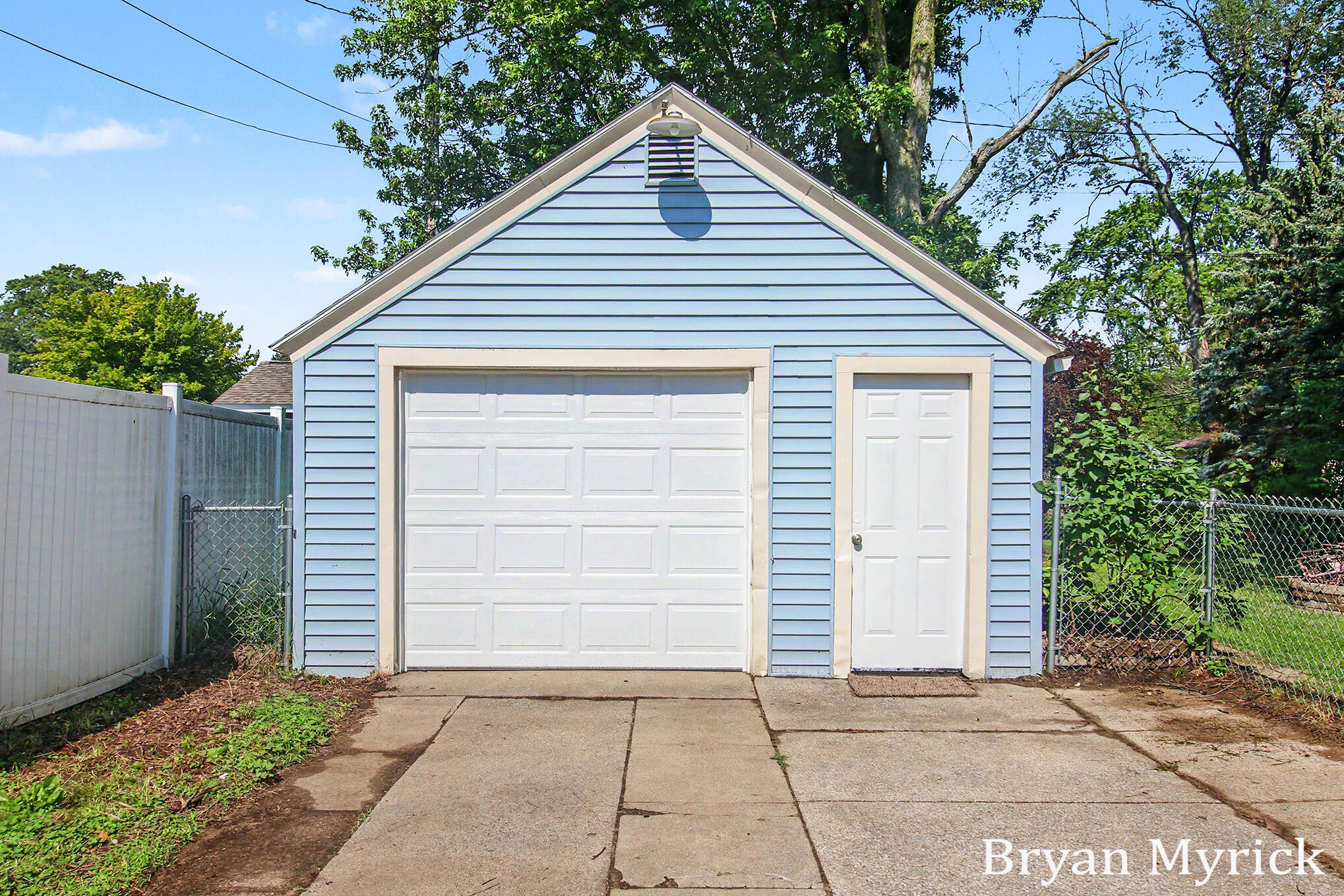 762 Central Holland MI 49423