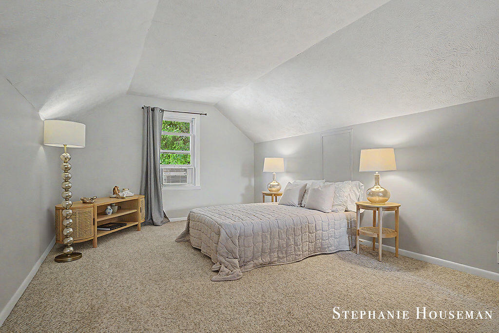 933 Mayhew Wood Drive SE Grand Rapids MI 49507