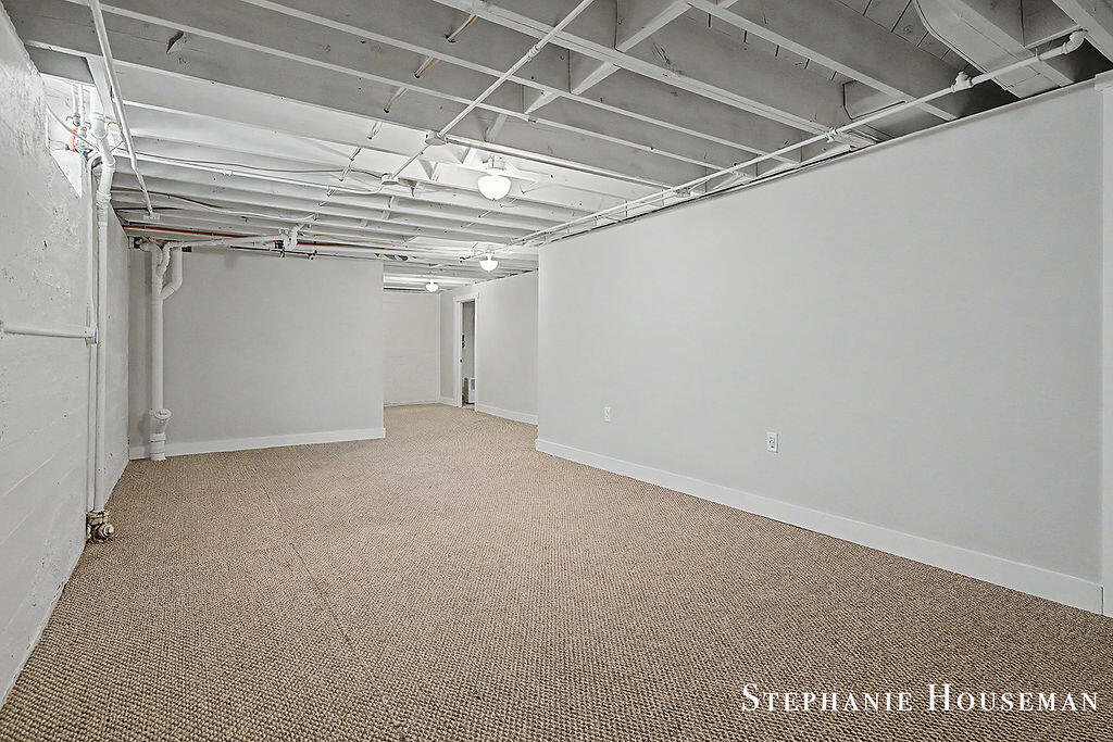 933 Mayhew Wood Drive SE Grand Rapids MI 49507
