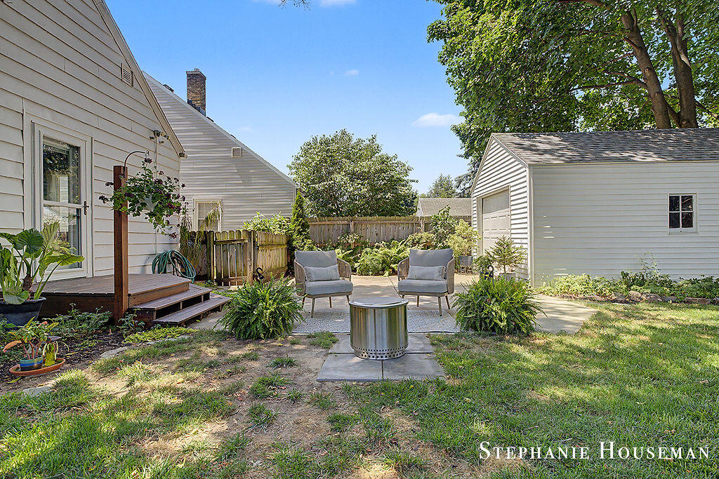933 Mayhew Wood Drive SE Grand Rapids MI 49507
