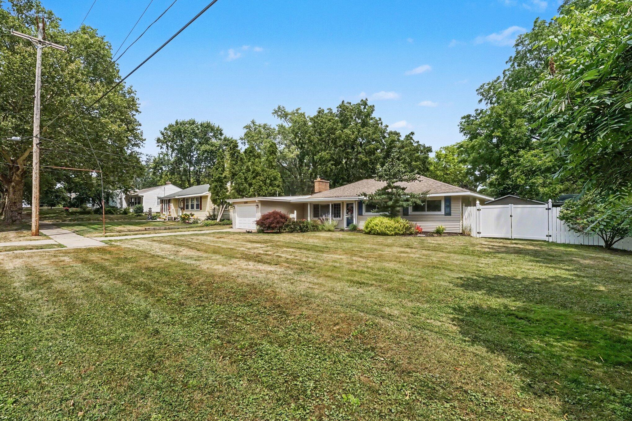 1696 Burke Avenue NE Grand Rapids MI 49505