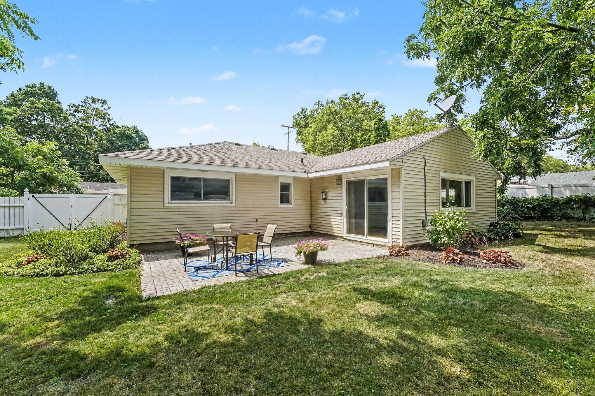 1696 Burke Avenue NE Grand Rapids MI 49505