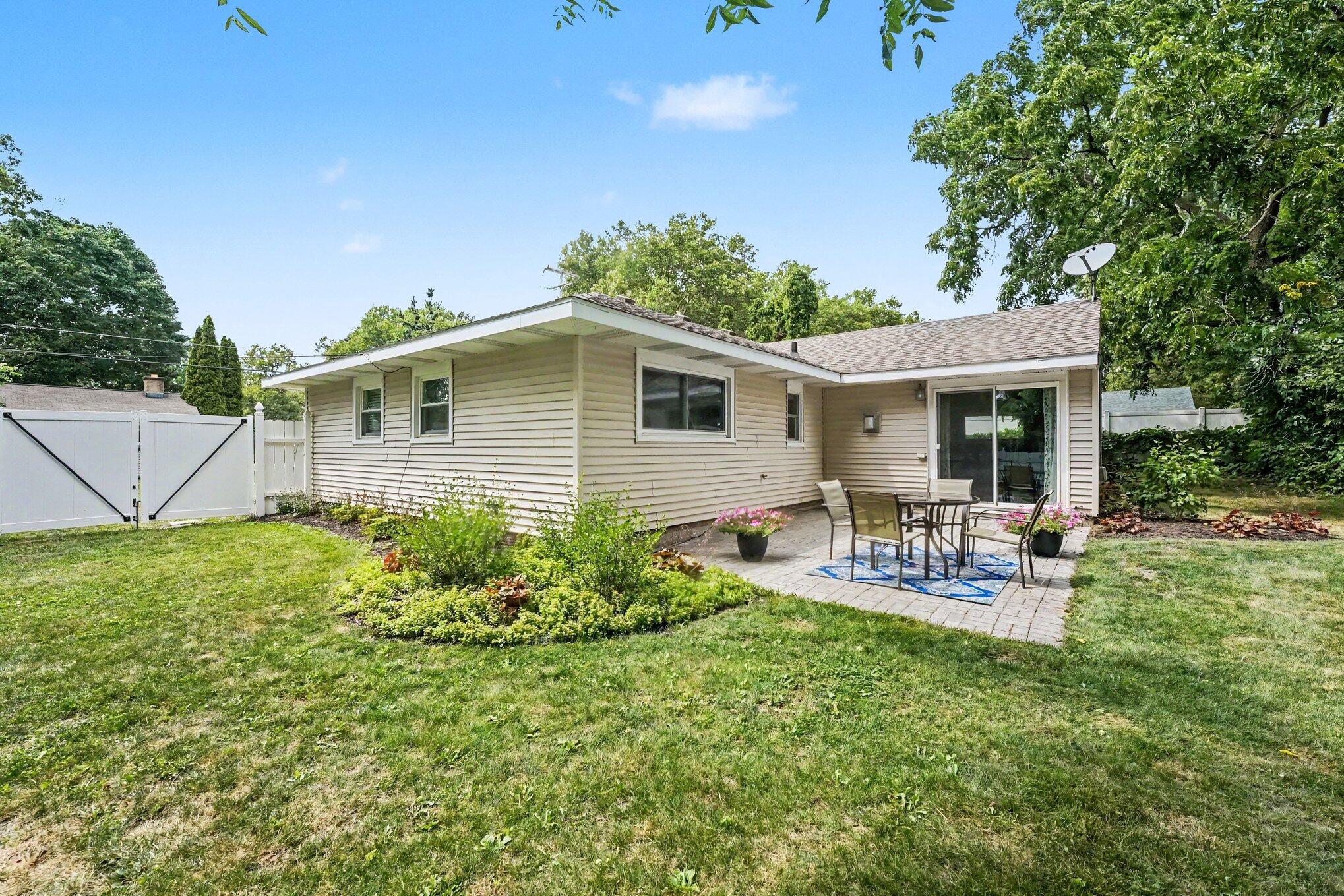 1696 Burke Avenue NE Grand Rapids MI 49505