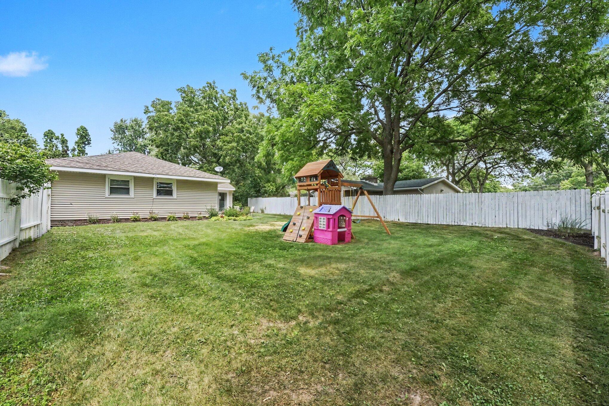 1696 Burke Avenue NE Grand Rapids MI 49505