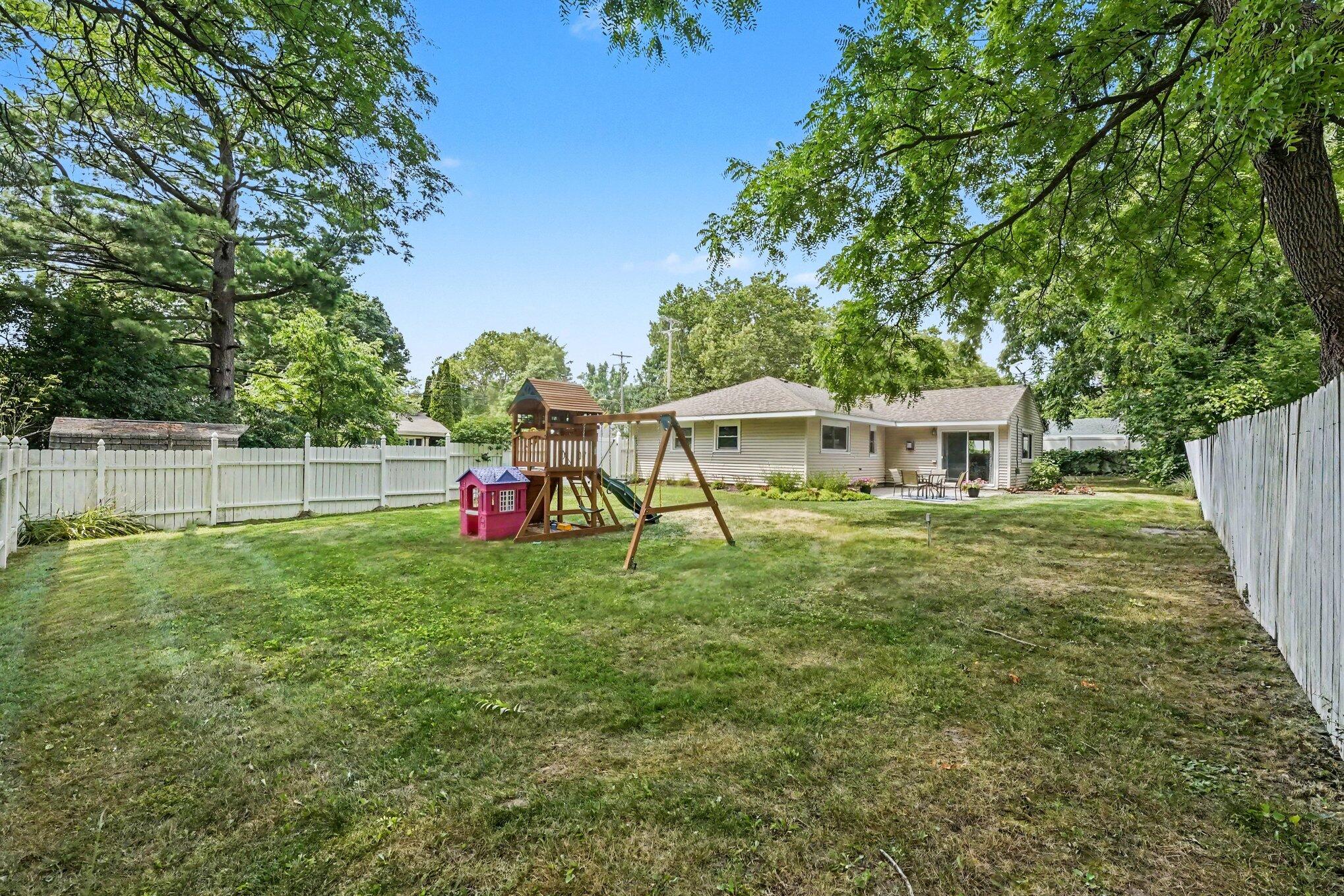 1696 Burke Avenue NE Grand Rapids MI 49505