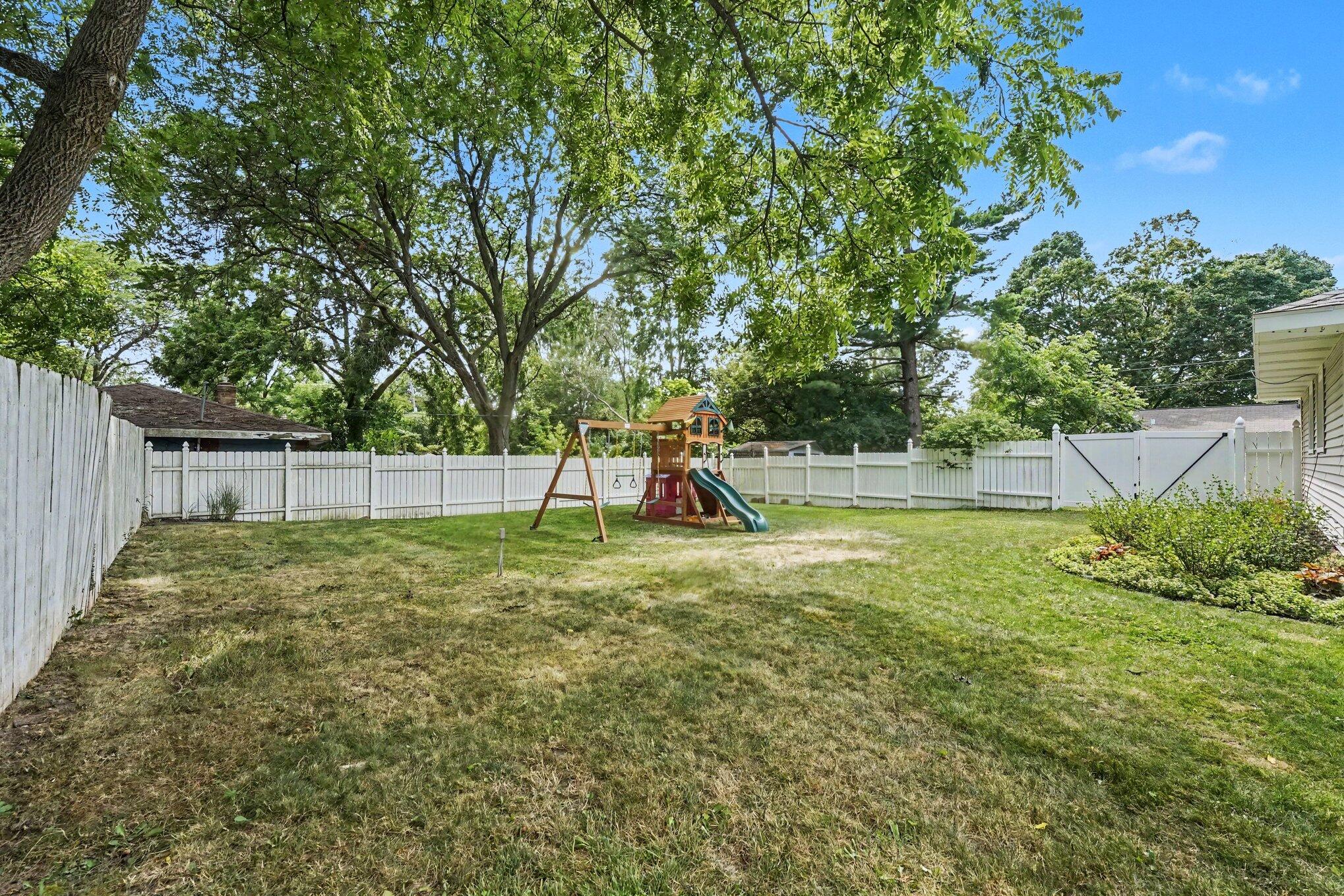 1696 Burke Avenue NE Grand Rapids MI 49505