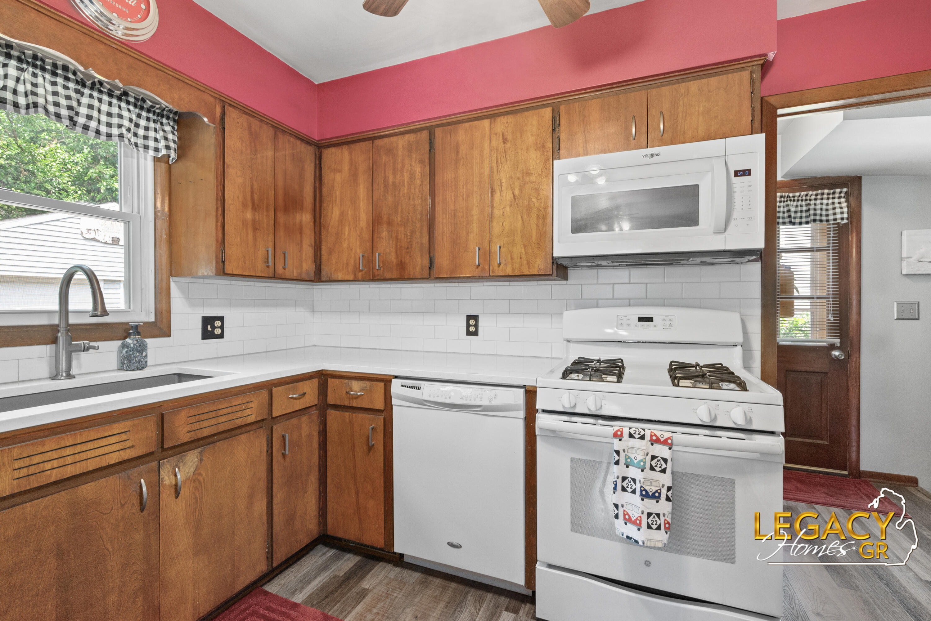 1031 Worcester Drive NE Grand Rapids MI 49505