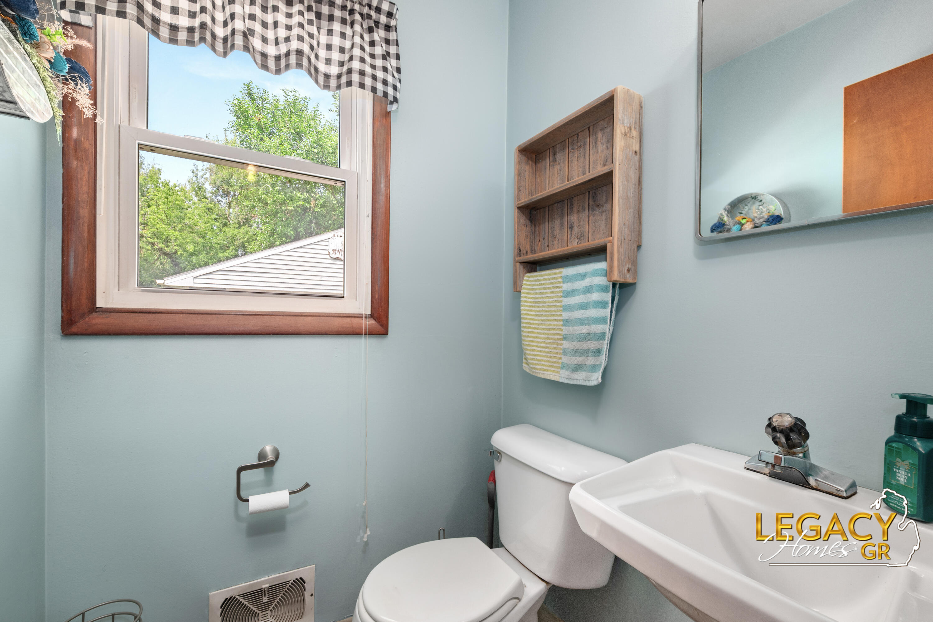 1031 Worcester Drive NE Grand Rapids MI 49505