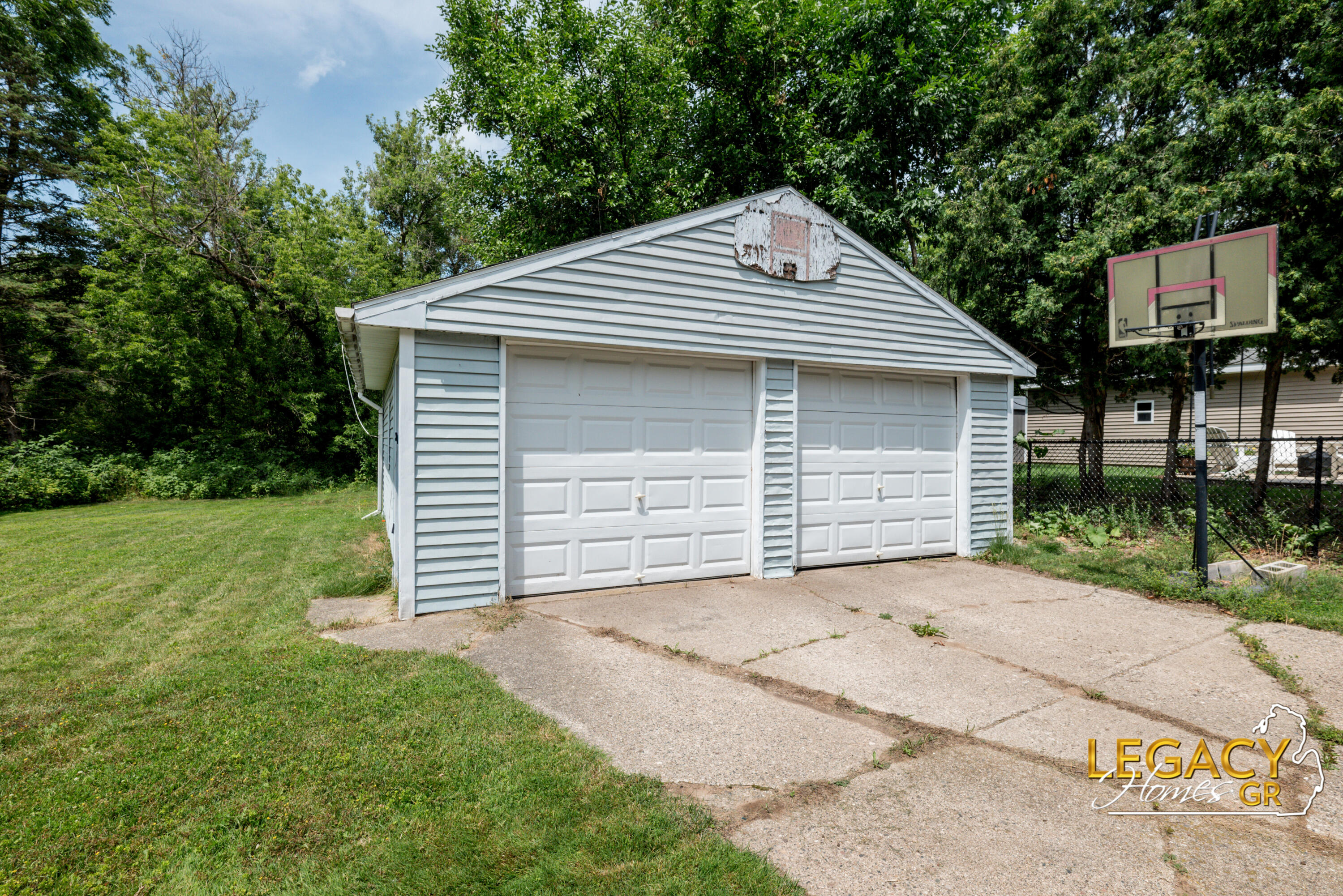 1031 Worcester Drive NE Grand Rapids MI 49505