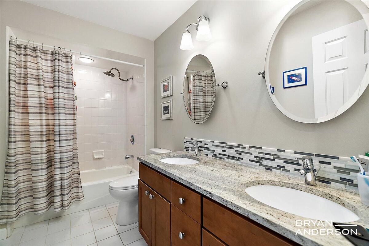 1015 Bradford Hollow Lane NE Grand Rapids MI 49525