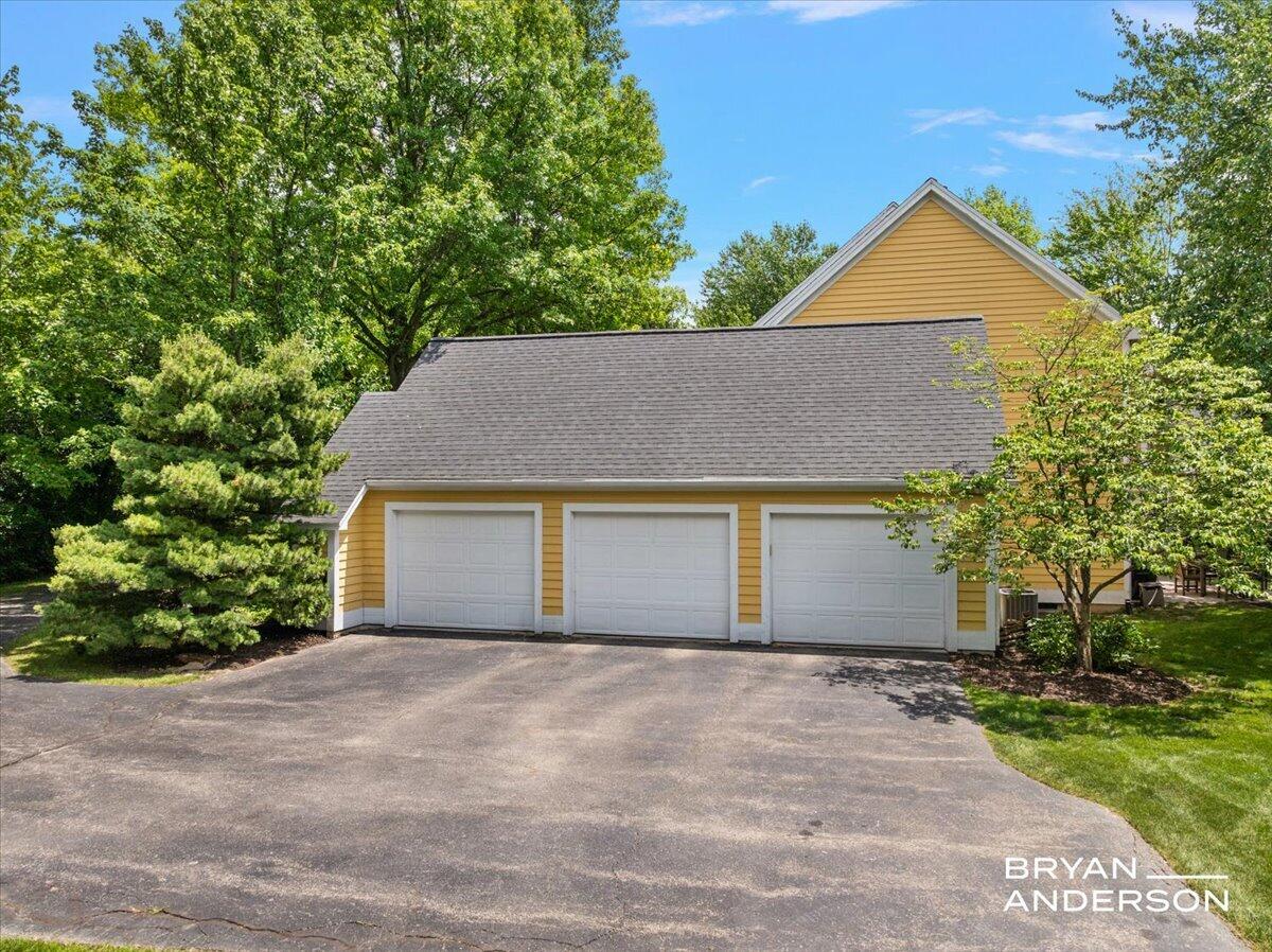 1015 Bradford Hollow Lane NE Grand Rapids MI 49525