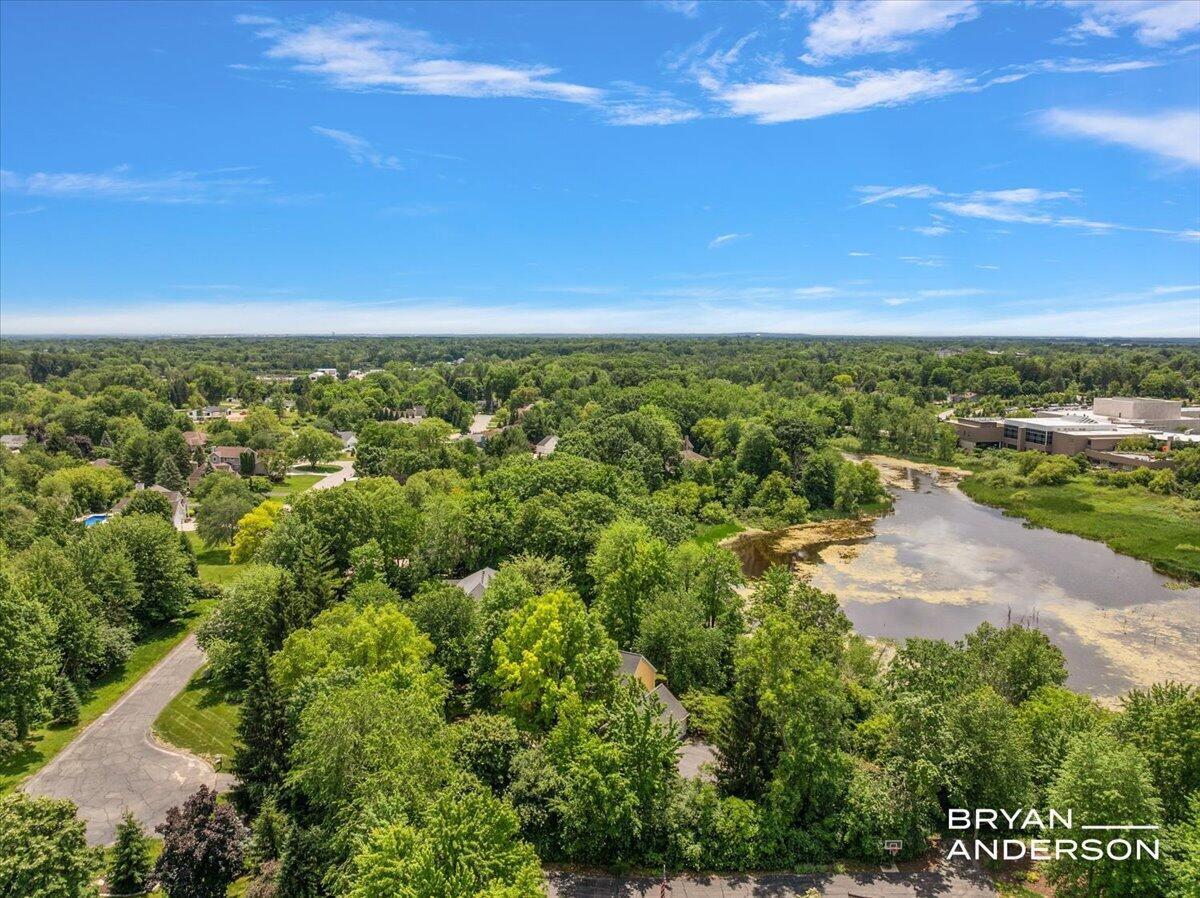 1015 Bradford Hollow Lane NE Grand Rapids MI 49525