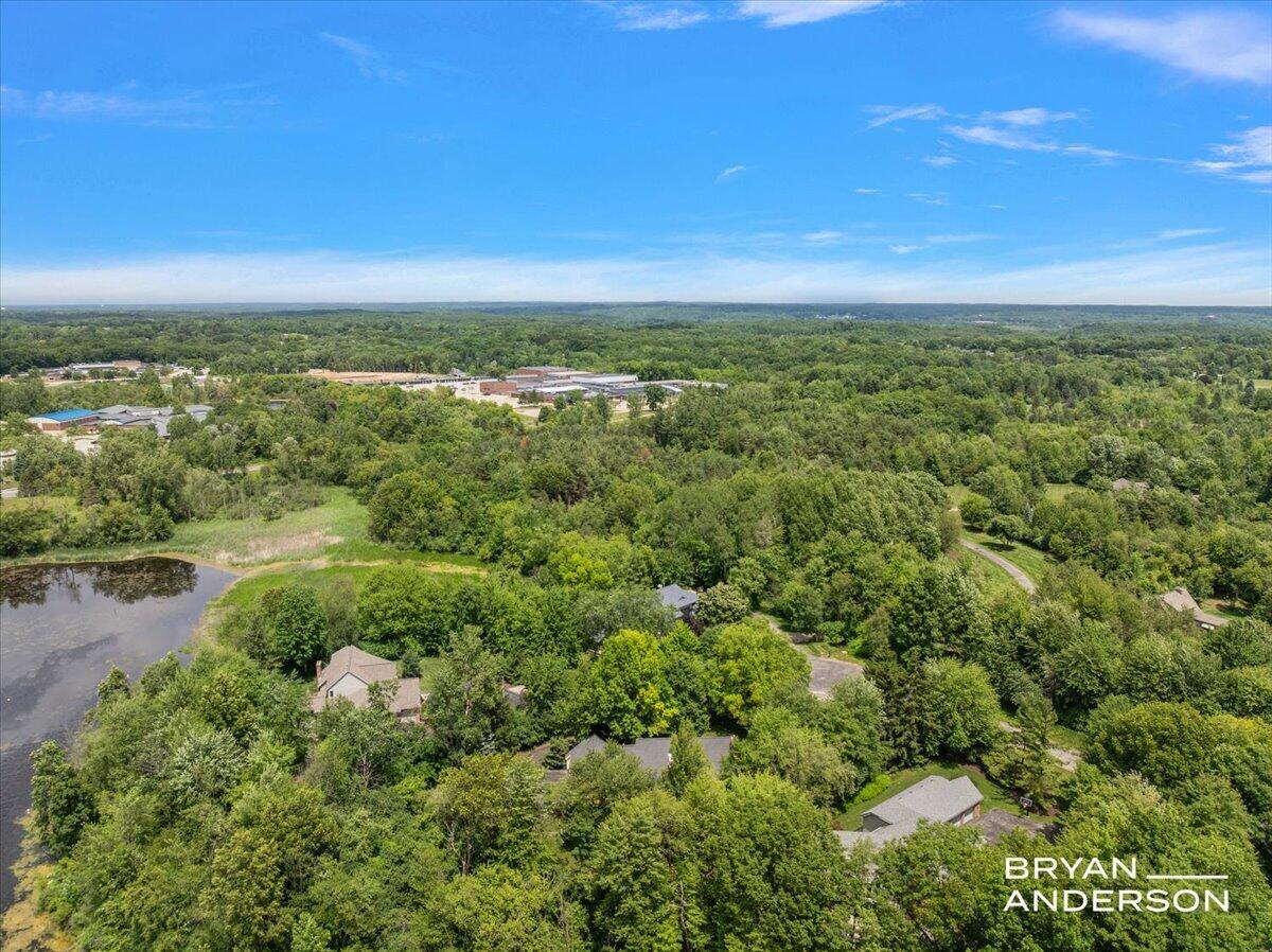 1015 Bradford Hollow Lane NE Grand Rapids MI 49525