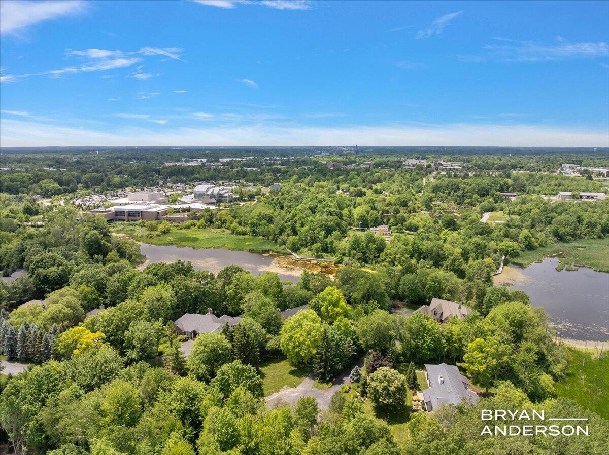 1015 Bradford Hollow Lane NE Grand Rapids MI 49525