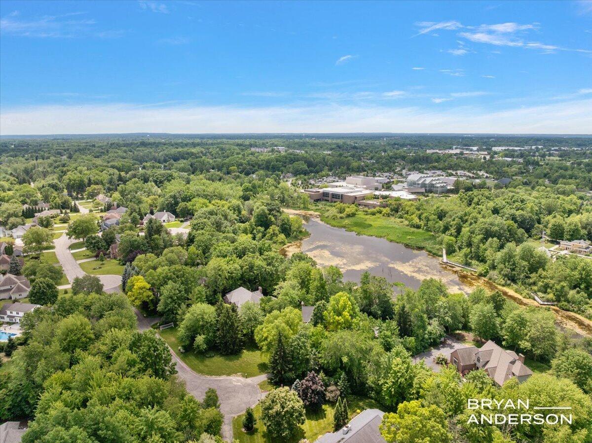1015 Bradford Hollow Lane NE Grand Rapids MI 49525