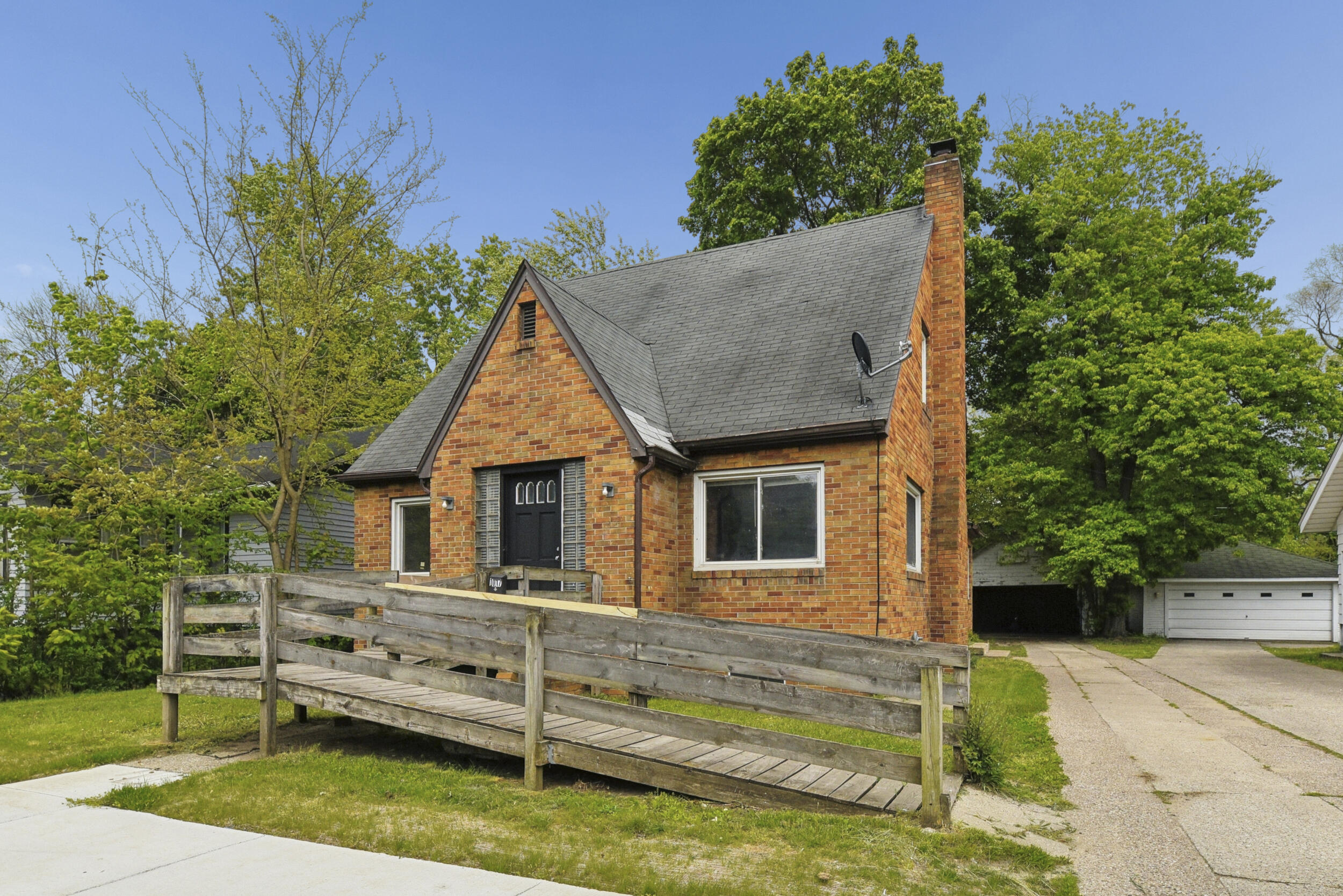 1017 Mcallister Avenue Benton Harbor MI 49022