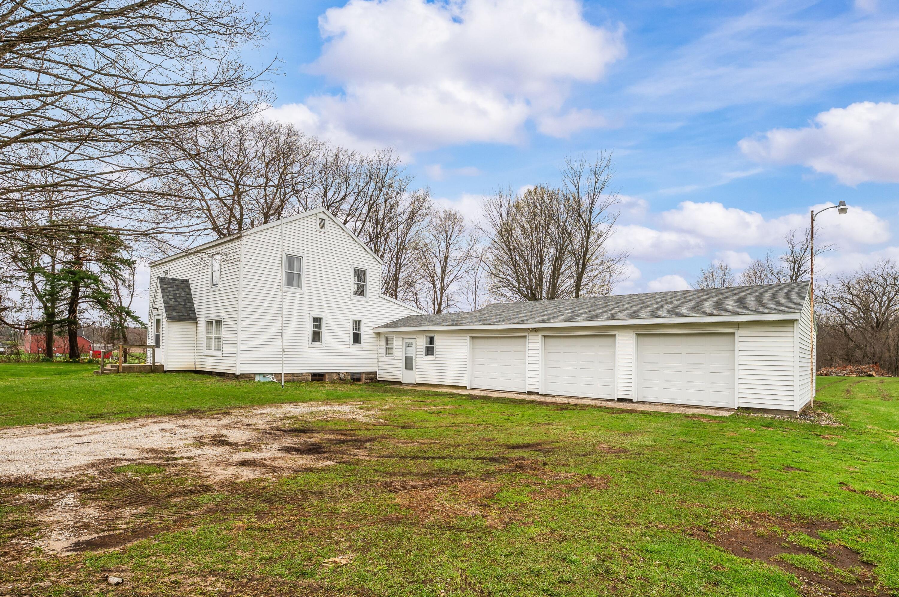 13690 Cleveland Avenue Buchanan MI 49107
