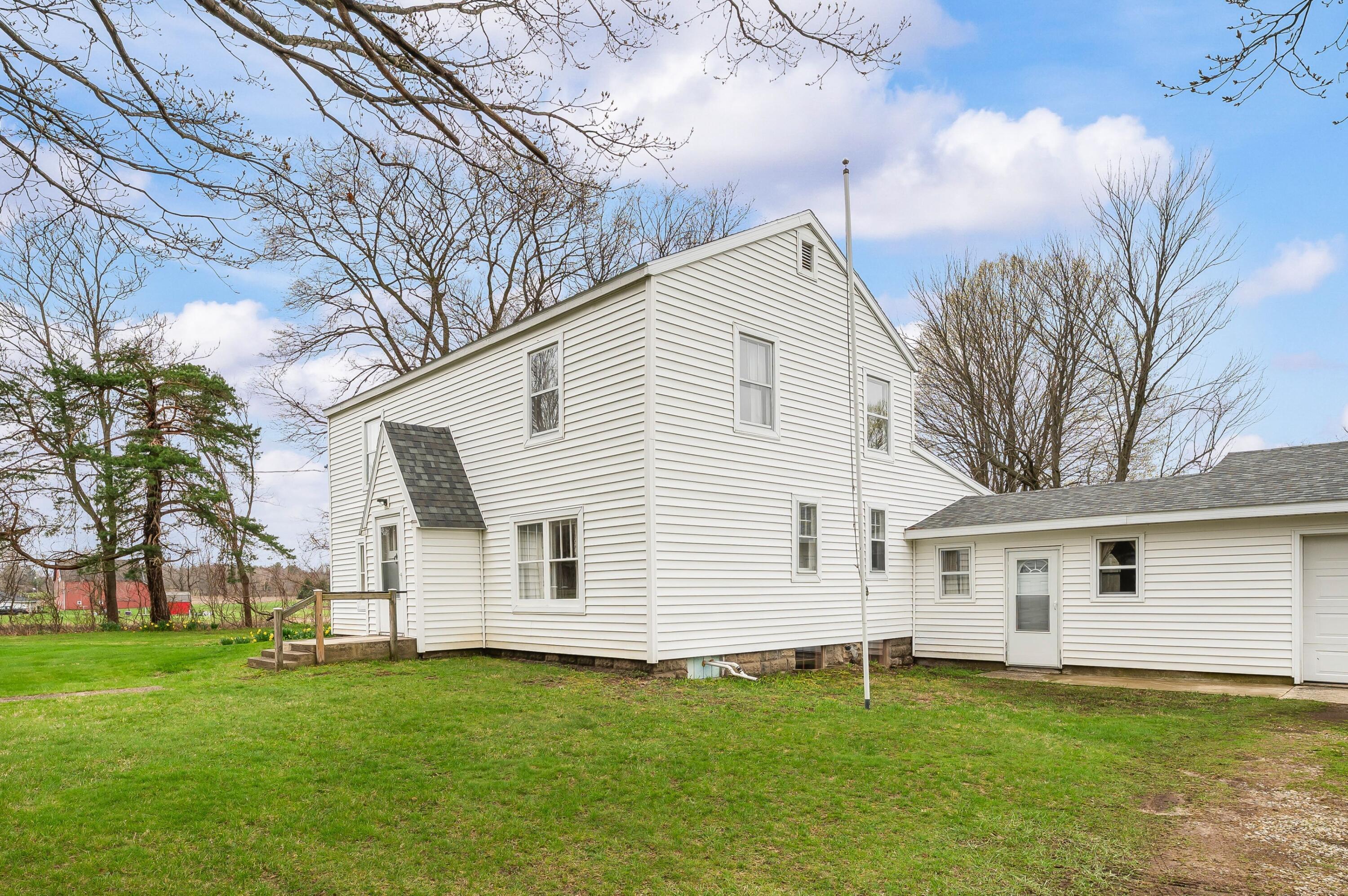 13690 Cleveland Avenue Buchanan MI 49107