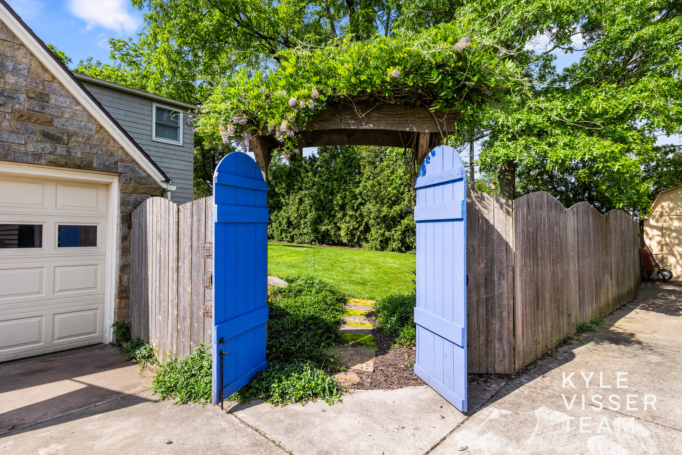 1543 Edgewood Avenue SE East Grand Rapids MI 49506