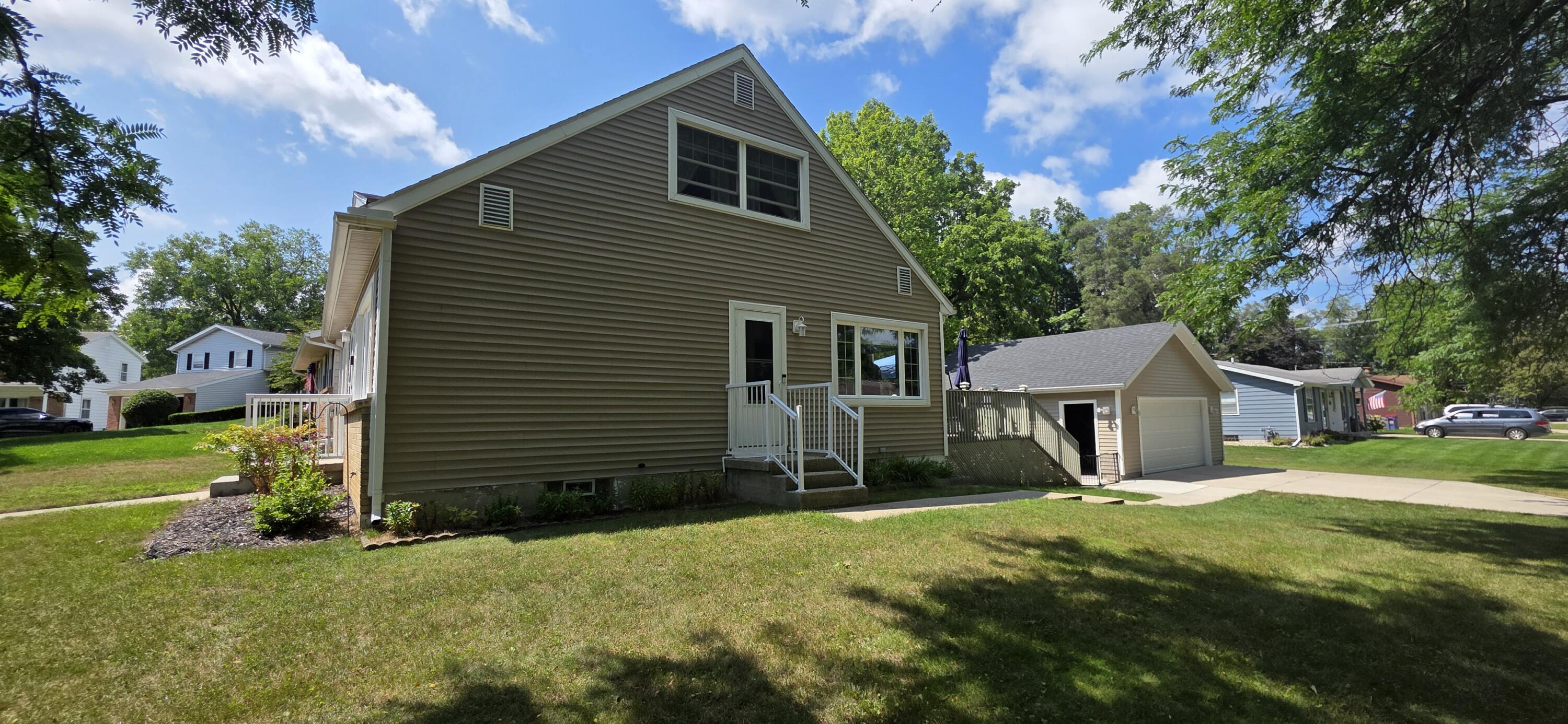 1135 Walwood Drive NE Grand Rapids MI 49505