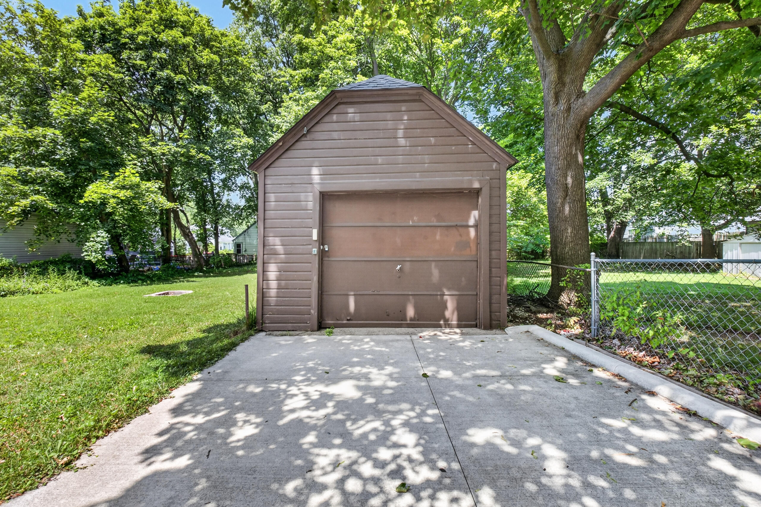 2433 E Main Street Kalamazoo MI 49048