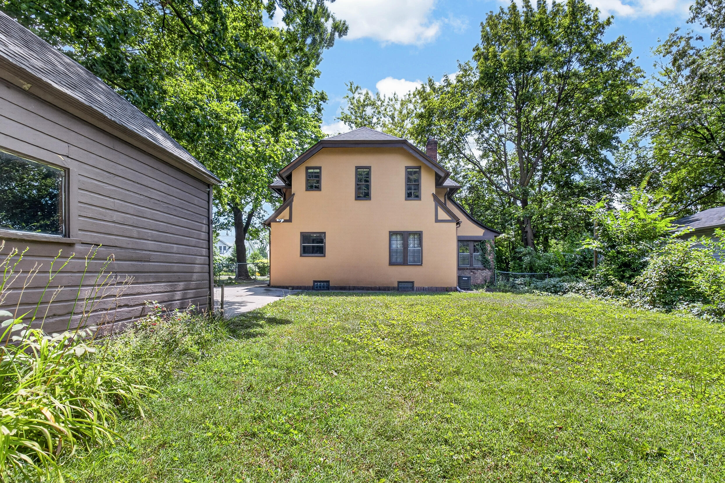 2433 E Main Street Kalamazoo MI 49048