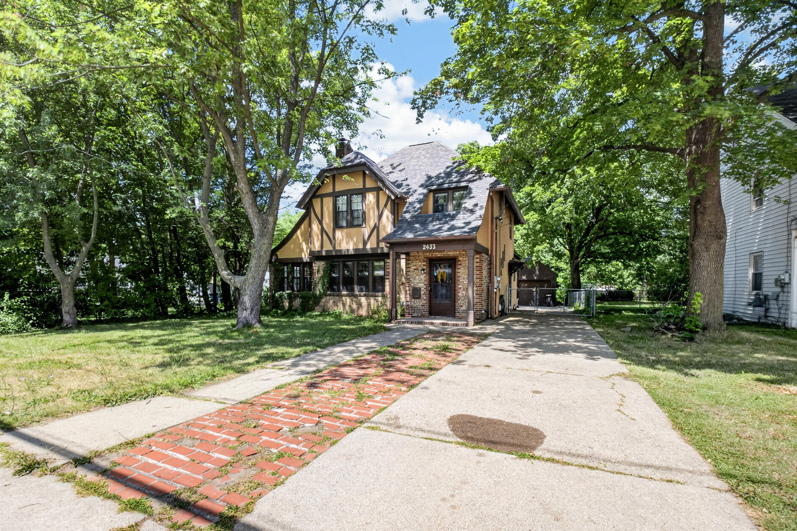 2433 E Main Street Kalamazoo MI 49048