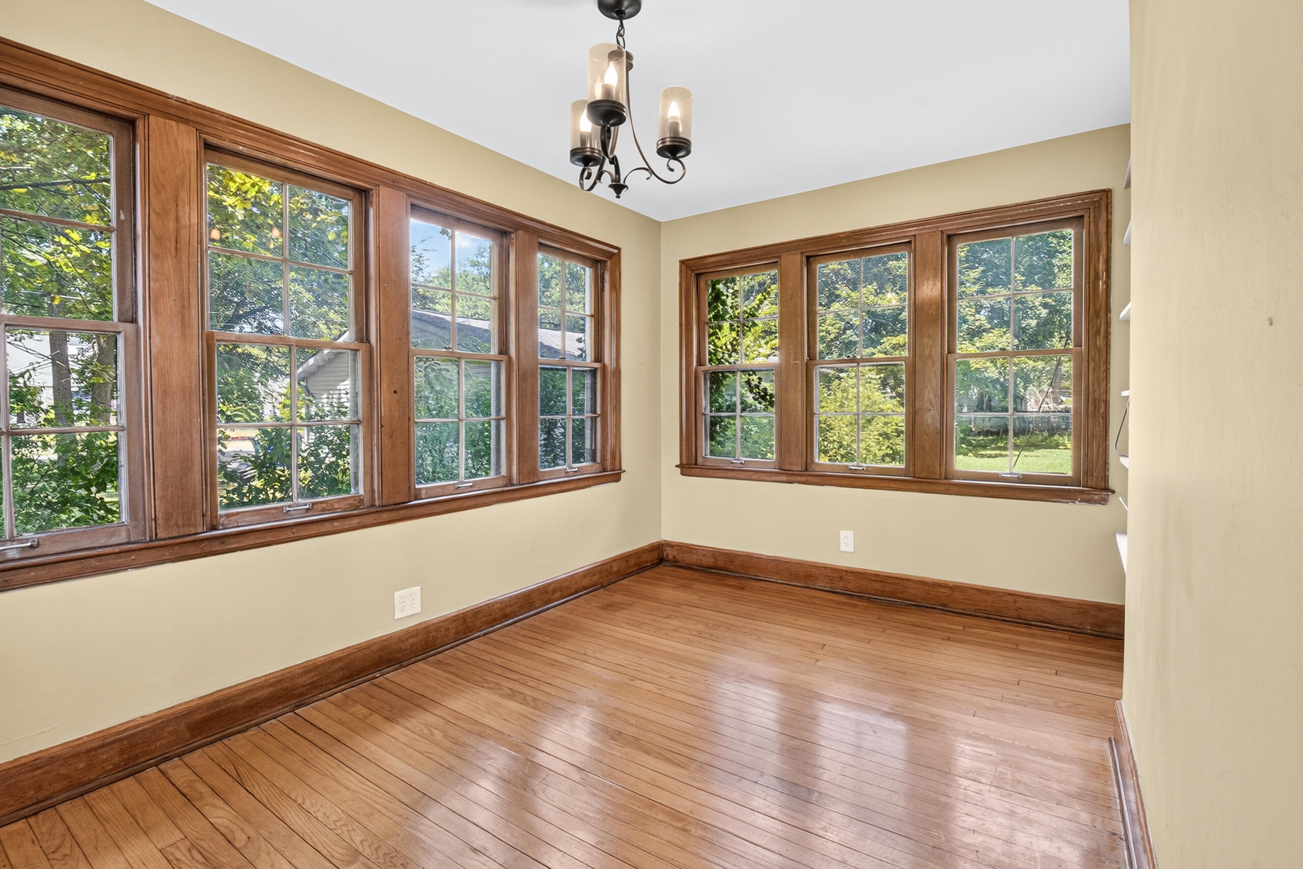 2433 E Main Street Kalamazoo MI 49048