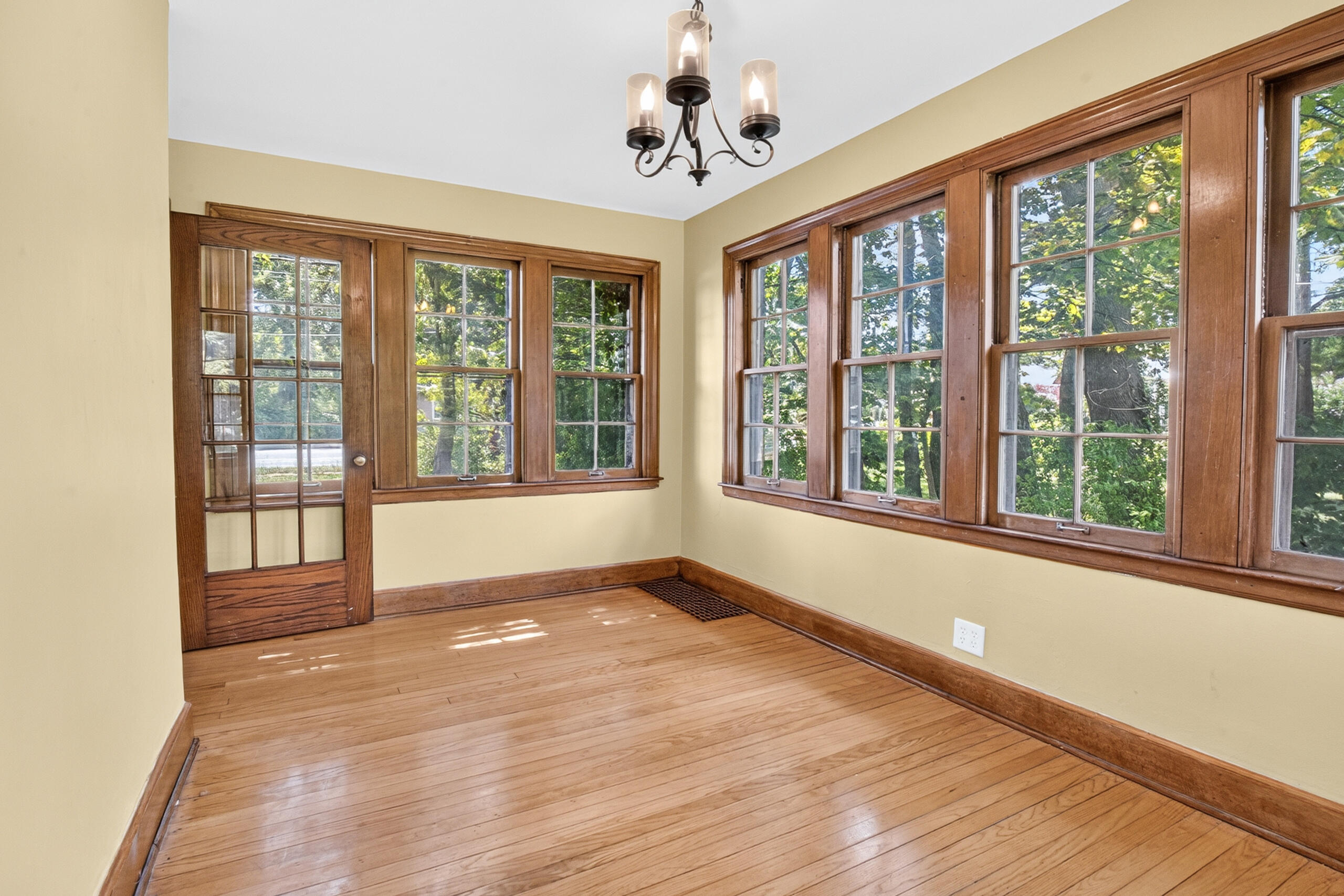 2433 E Main Street Kalamazoo MI 49048