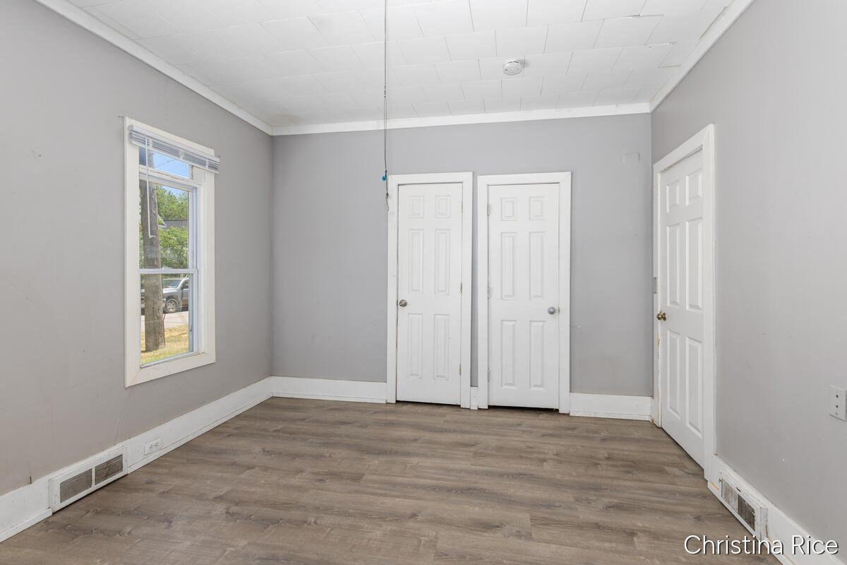927 Davis Avenue NW Grand Rapids MI 49504