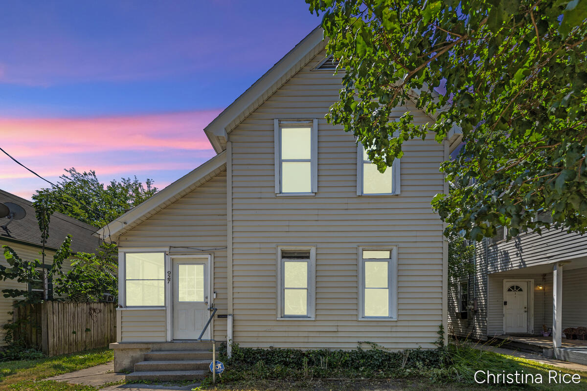 927 Davis Avenue NW Grand Rapids MI 49504
