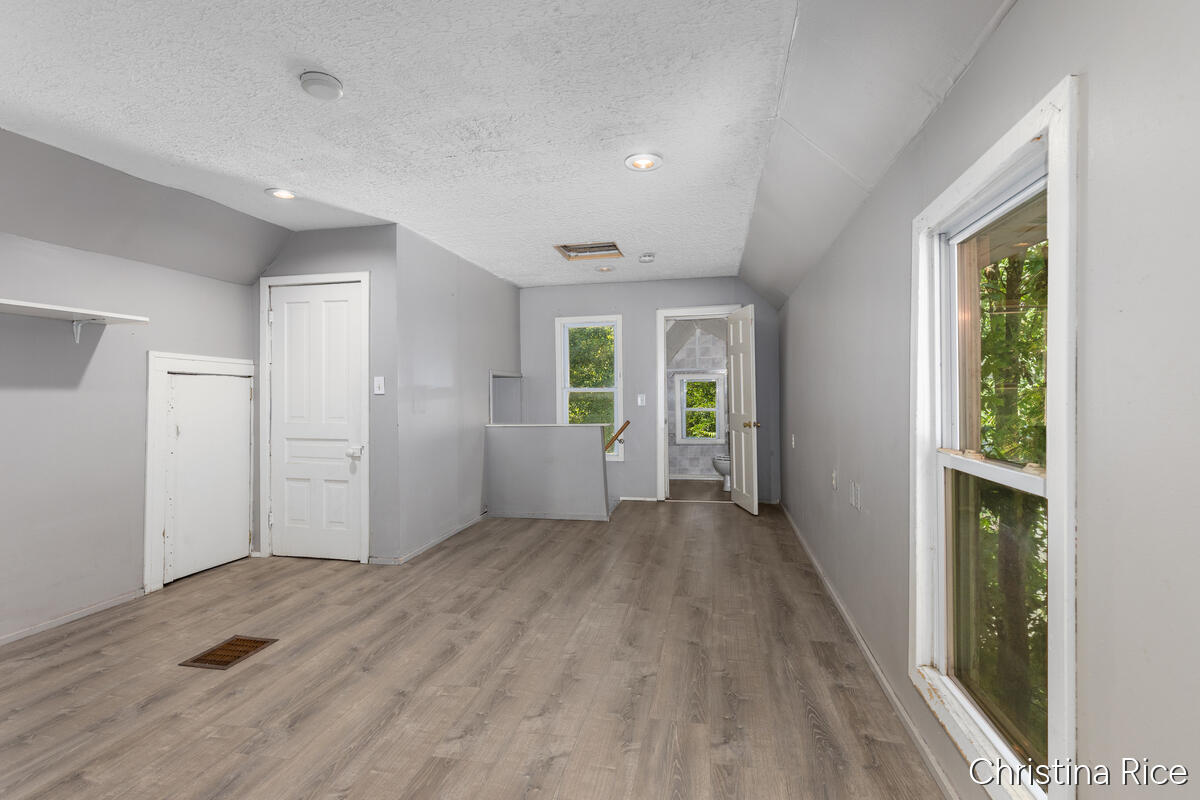927 Davis Avenue NW Grand Rapids MI 49504