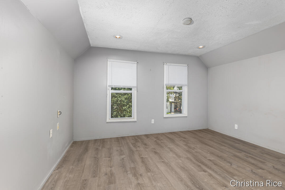 927 Davis Avenue NW Grand Rapids MI 49504