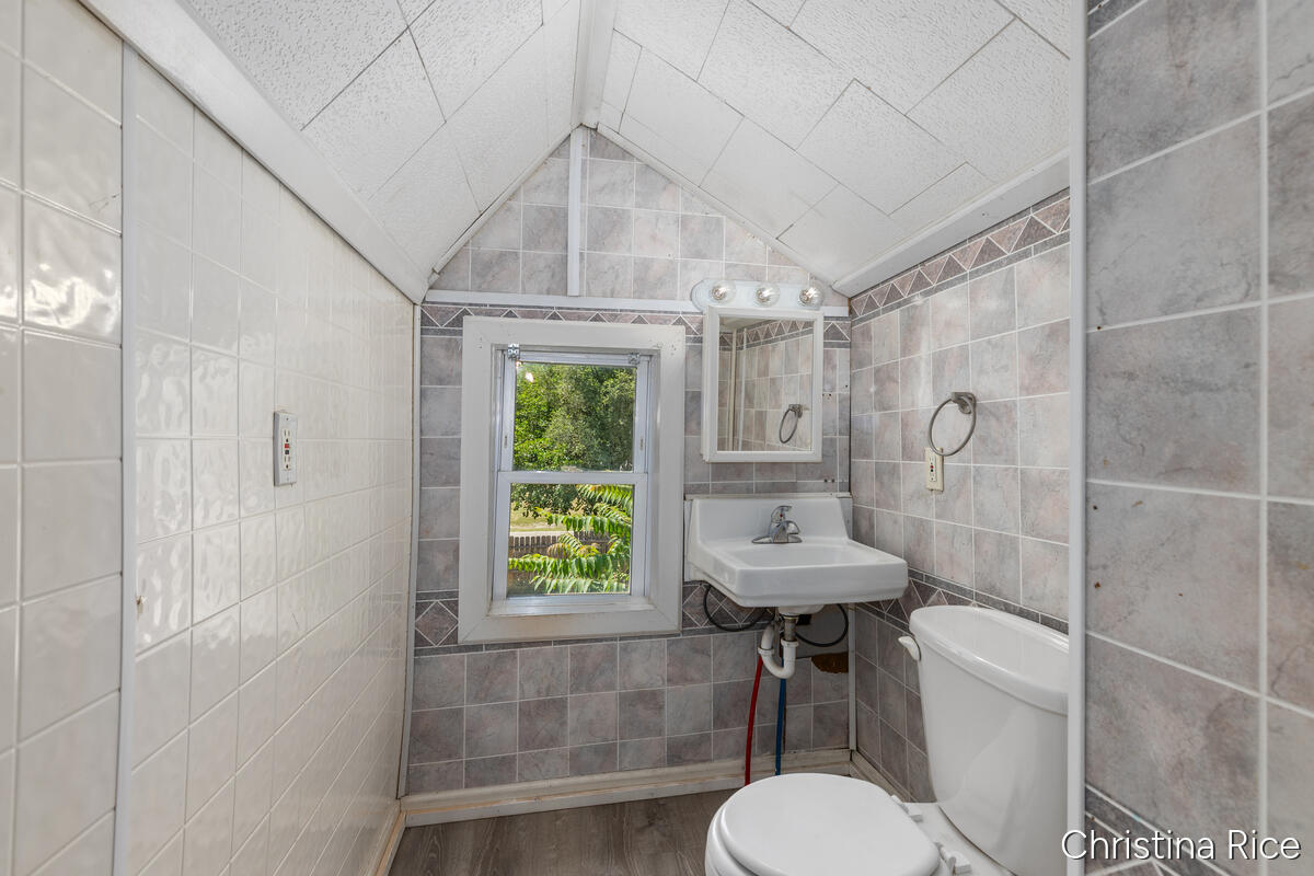 927 Davis Avenue NW Grand Rapids MI 49504