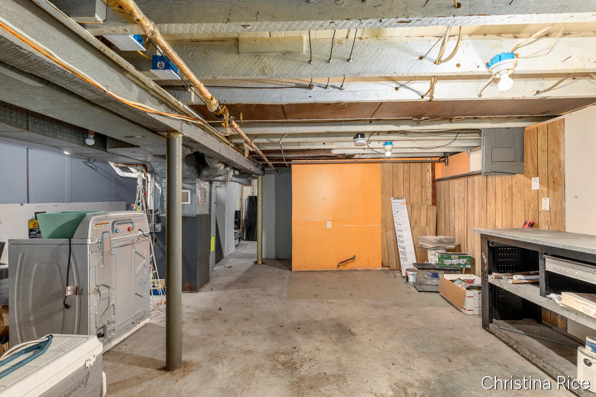 927 Davis Avenue NW Grand Rapids MI 49504